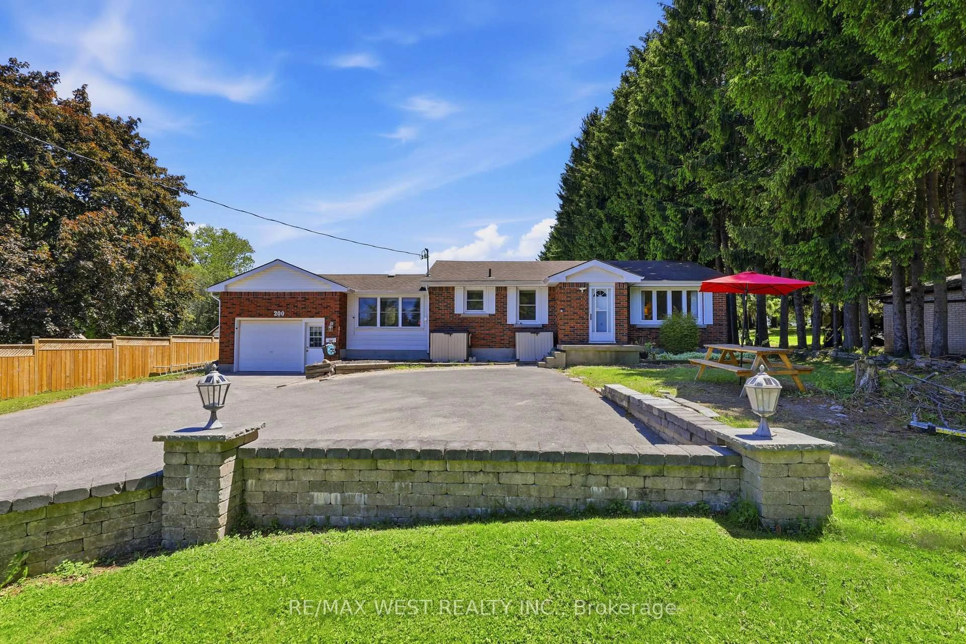 A pic from outside/outdoor area/front of a property/back of a property/a pic from drone, street for 200 Bower Hill Rd, Woodstock Ontario N4S 2N4