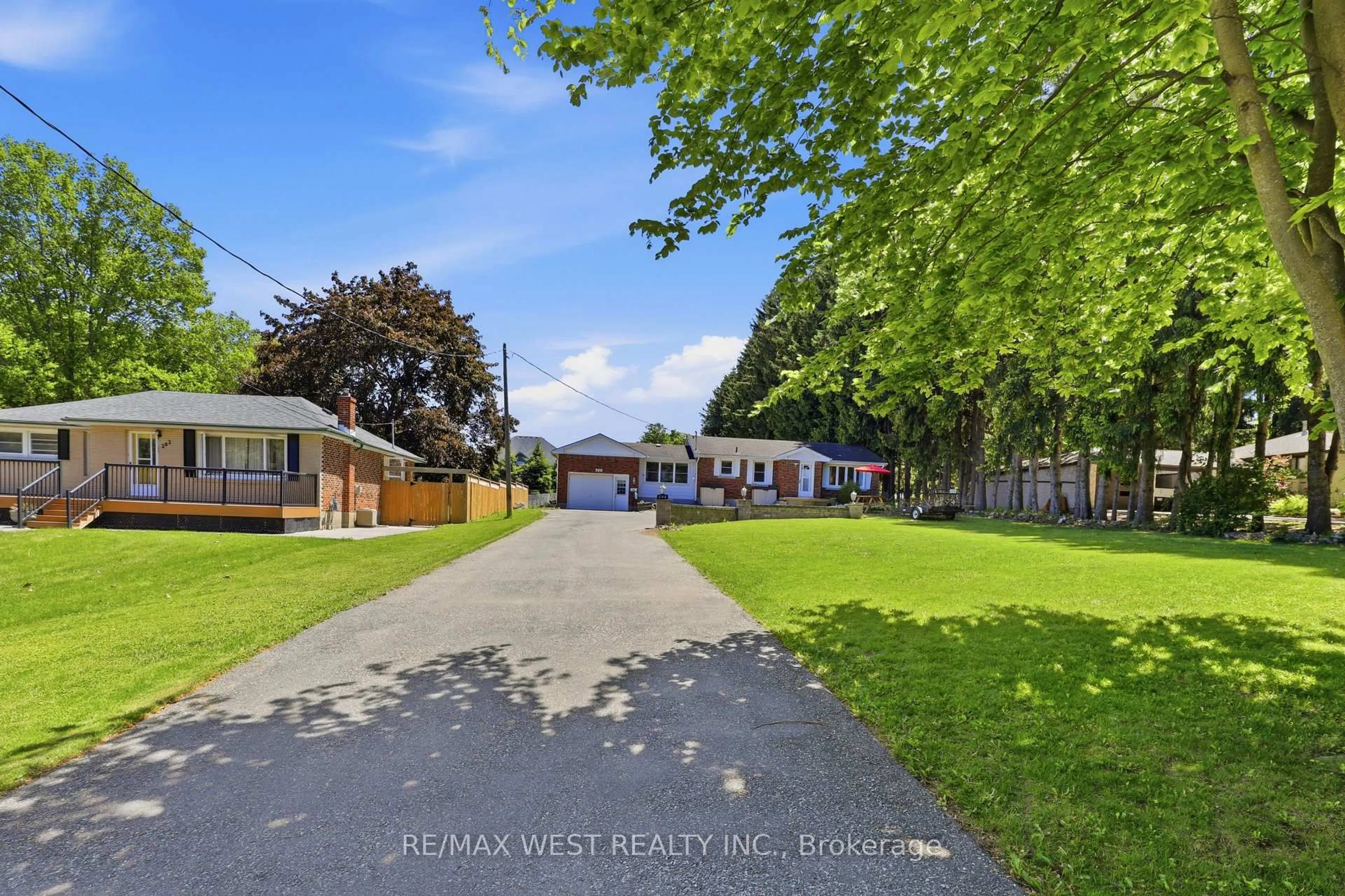 A pic from outside/outdoor area/front of a property/back of a property/a pic from drone, street for 200 Bower Hill Rd, Woodstock Ontario N4S 2N4
