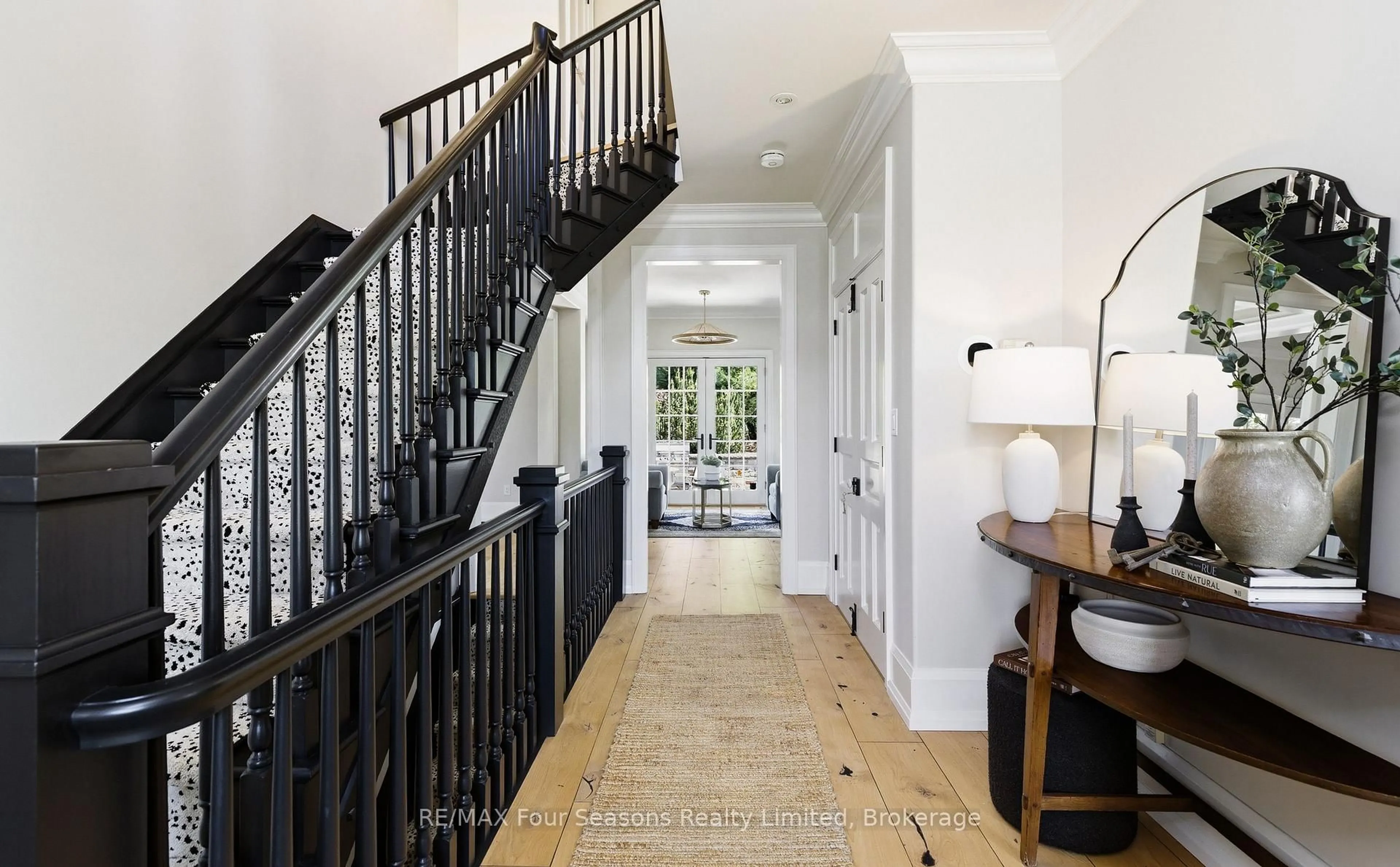 Indoor entryway for 108 George Mcrae Rd, Blue Mountains Ontario N0H 1J0