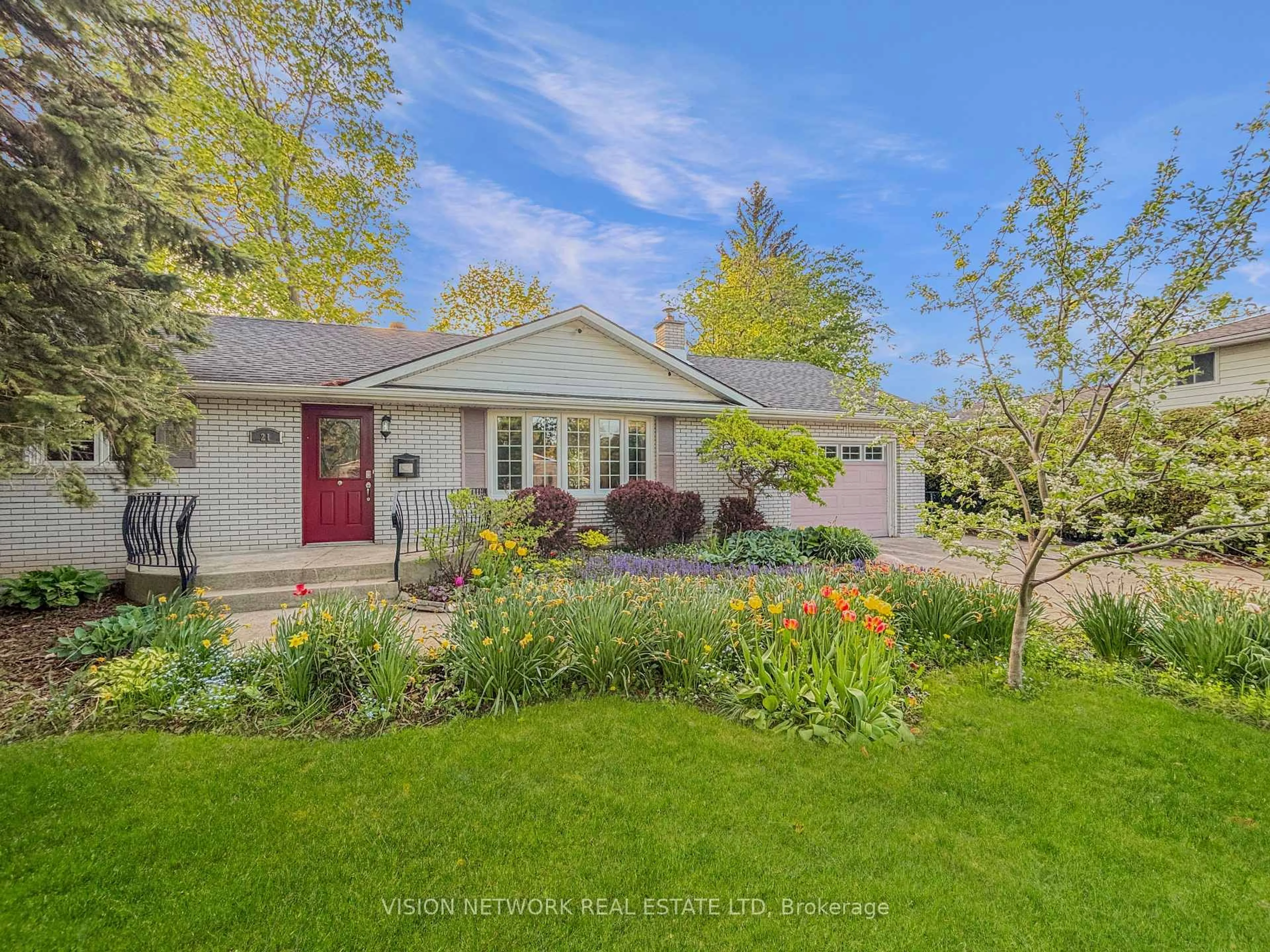 A pic from outside/outdoor area/front of a property/back of a property/a pic from drone, street for 21 Inverness Street South, Kincardine Ontario N2Z 1J8