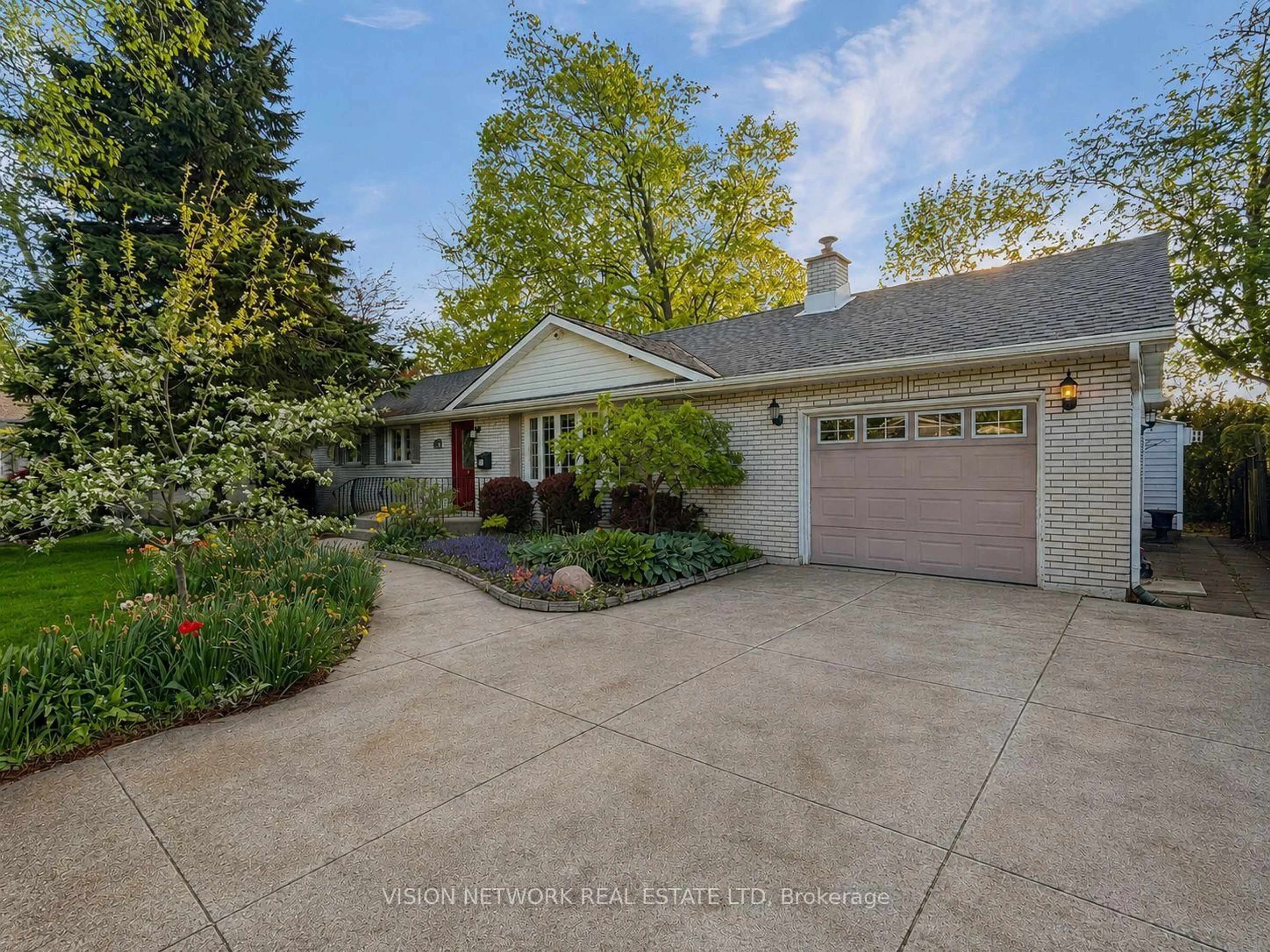 A pic from outside/outdoor area/front of a property/back of a property/a pic from drone, street for 21 Inverness Street South, Kincardine Ontario N2Z 1J8