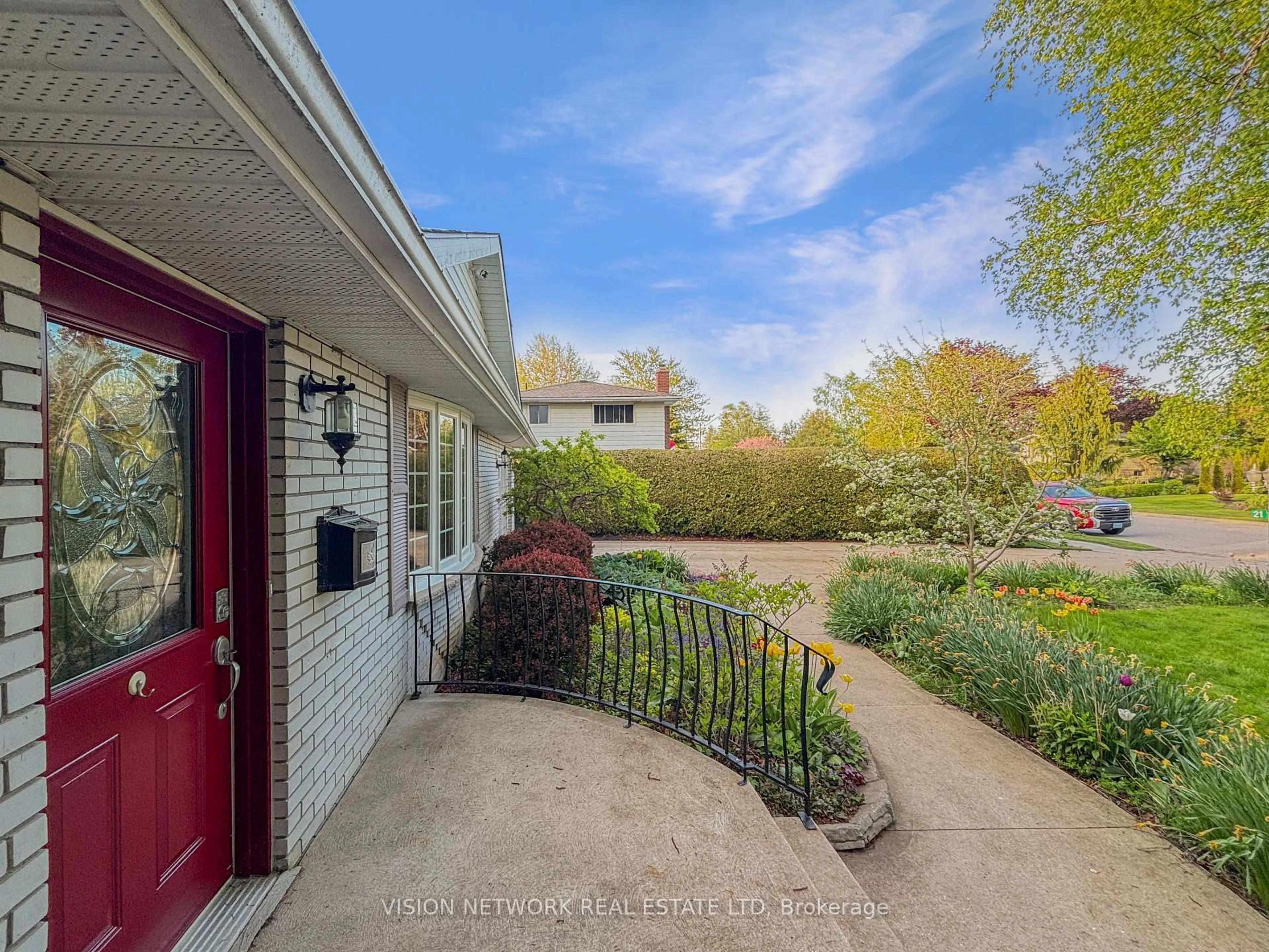 A pic from outside/outdoor area/front of a property/back of a property/a pic from drone, unknown for 21 Inverness Street South, Kincardine Ontario N2Z 1J8