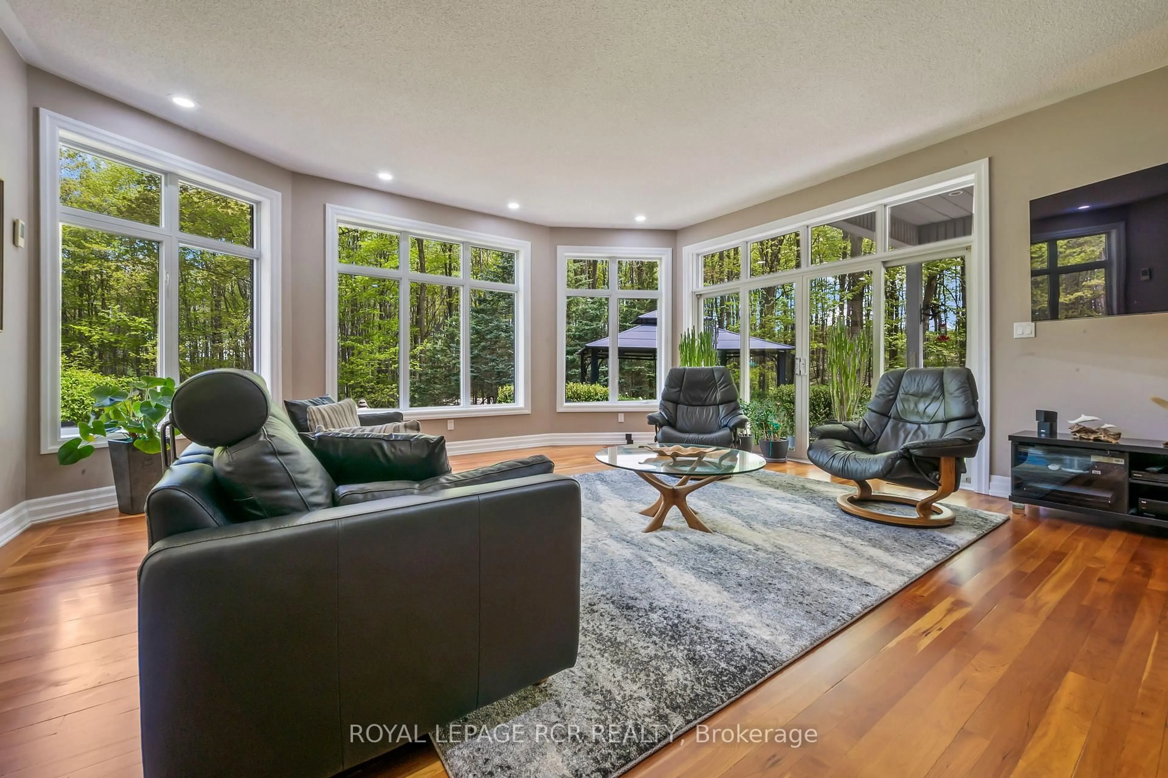 Living room with furniture, unknown for 427057 25 Sdrd, Mono Ontario L9V 1E5