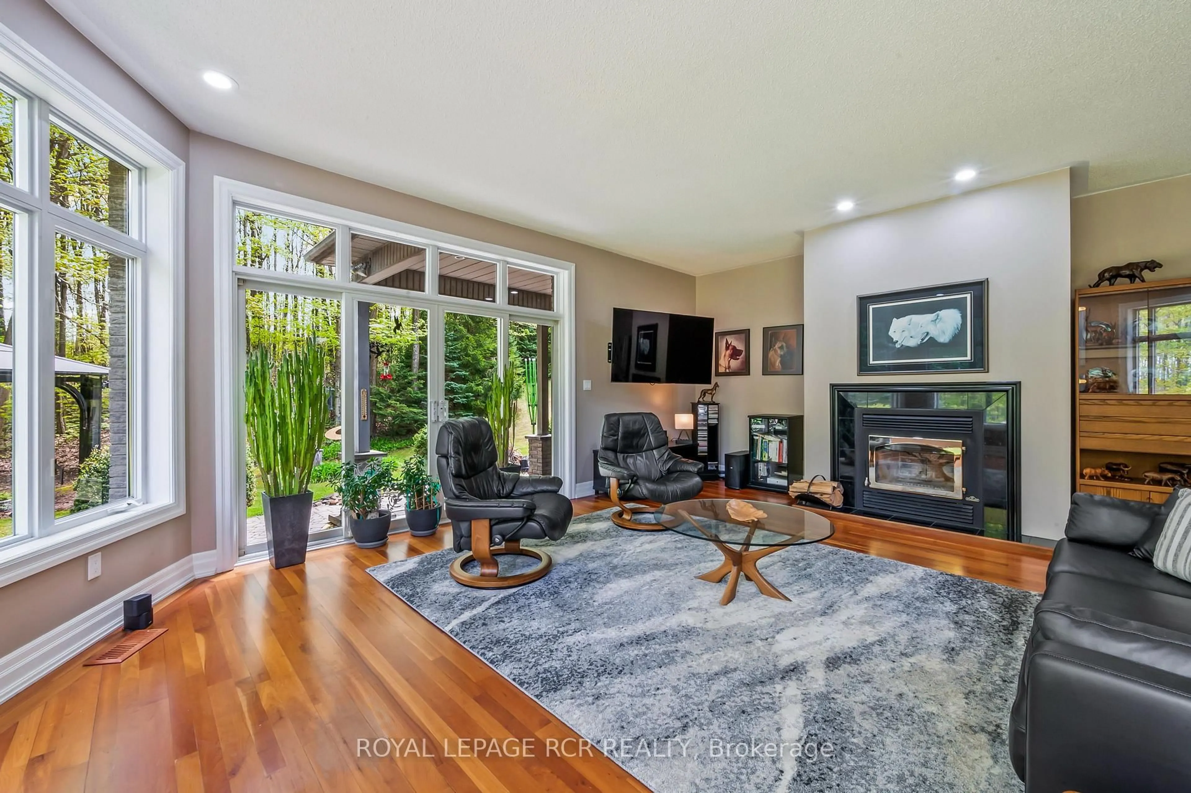 Living room with furniture, unknown for 427057 25 Sdrd, Mono Ontario L9V 1E5