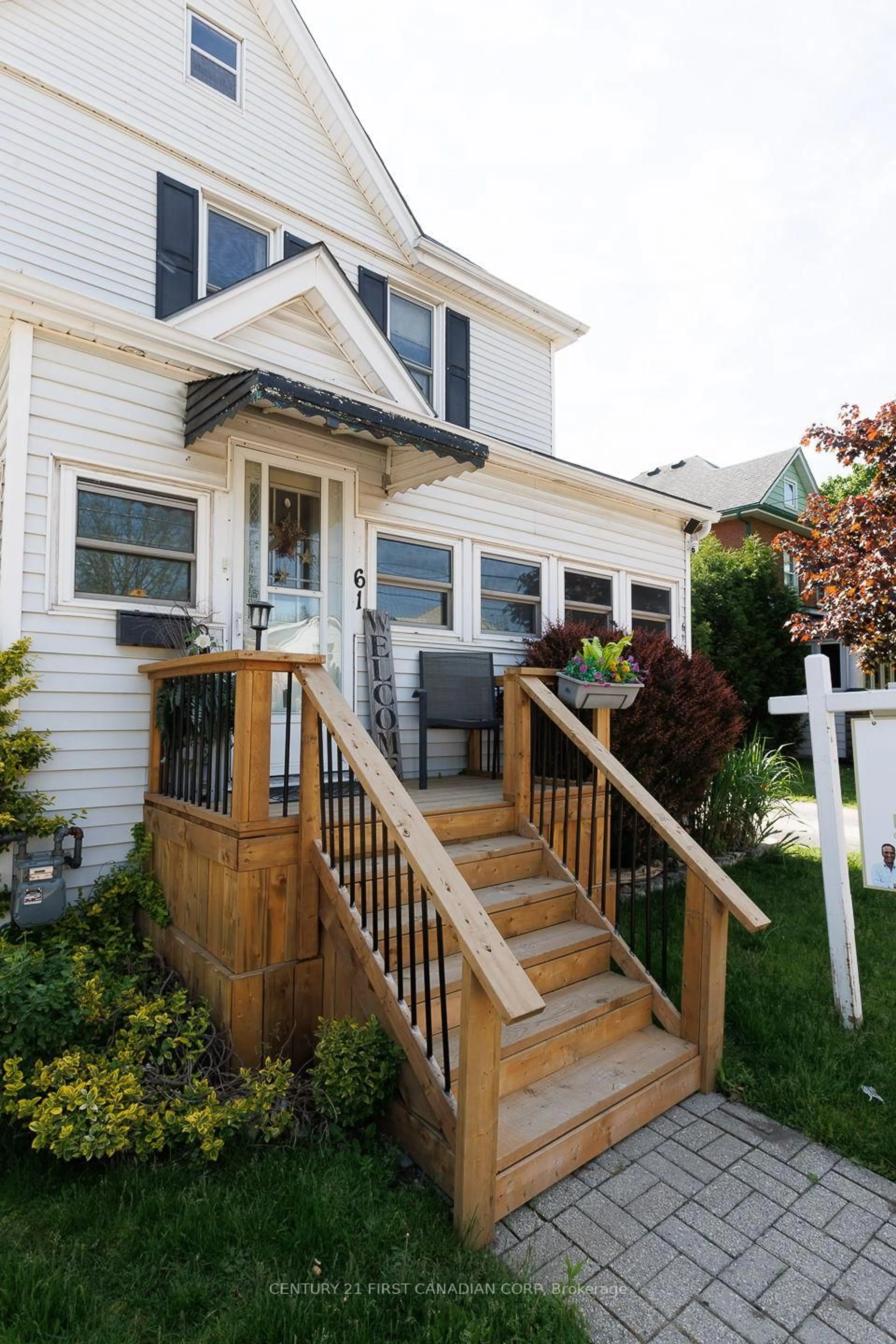 Home with vinyl exterior material, street for 61 Alma St, St. Thomas Ontario N5P 3A9