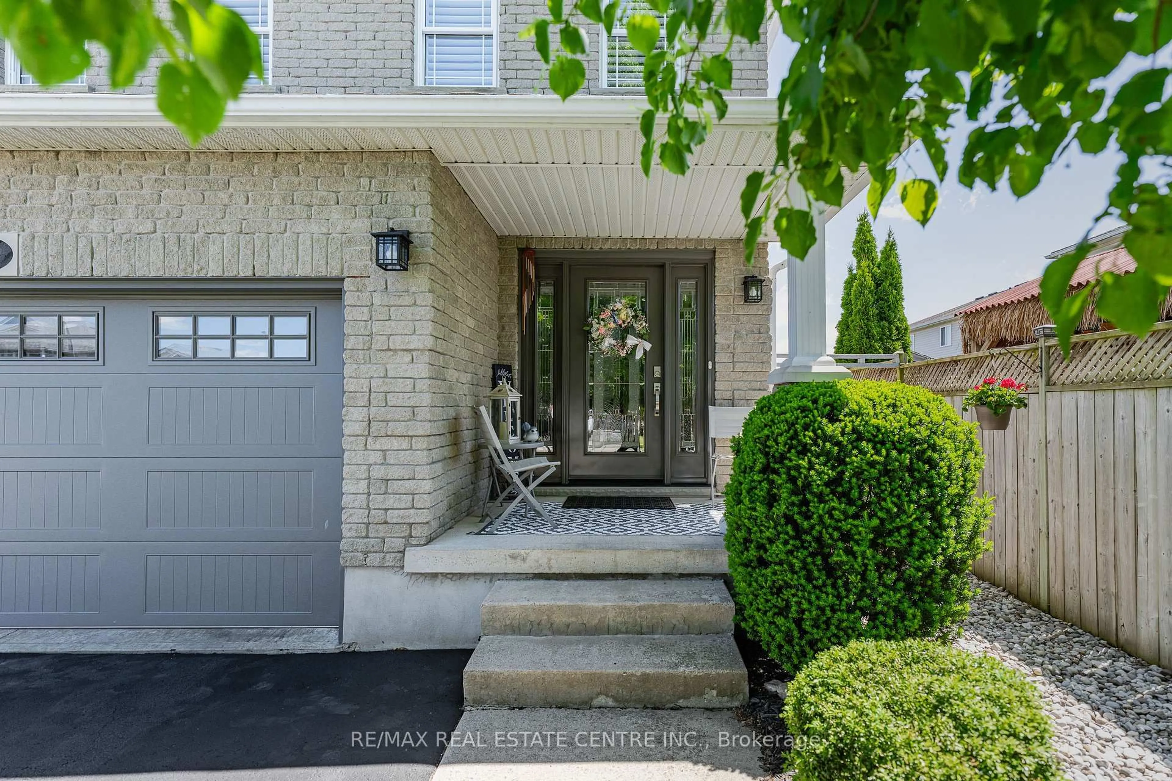 Indoor entryway for 63 Pentland Dr, Cambridge Ontario N1P 1B5