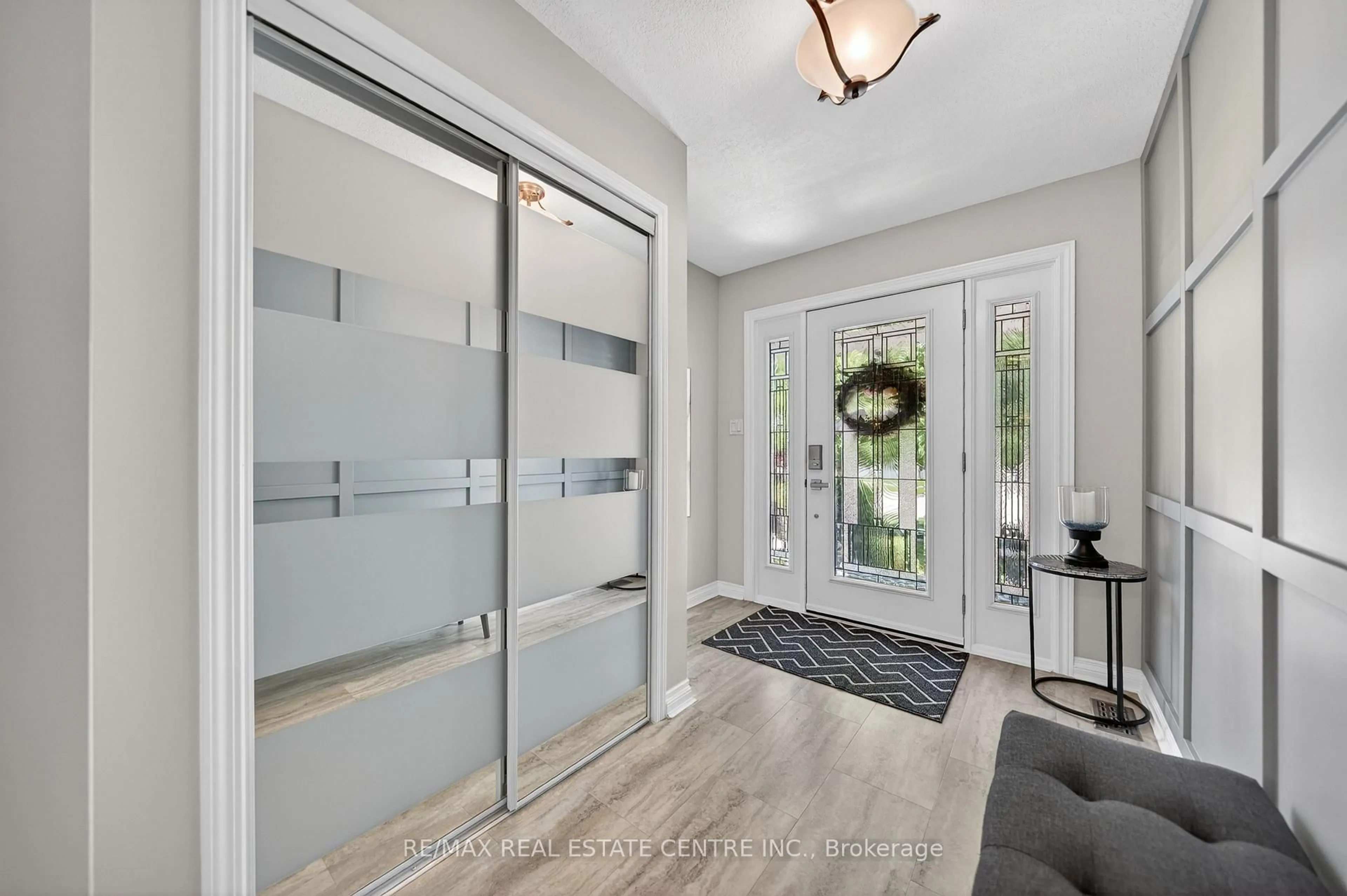 Indoor entryway for 63 Pentland Dr, Cambridge Ontario N1P 1B5
