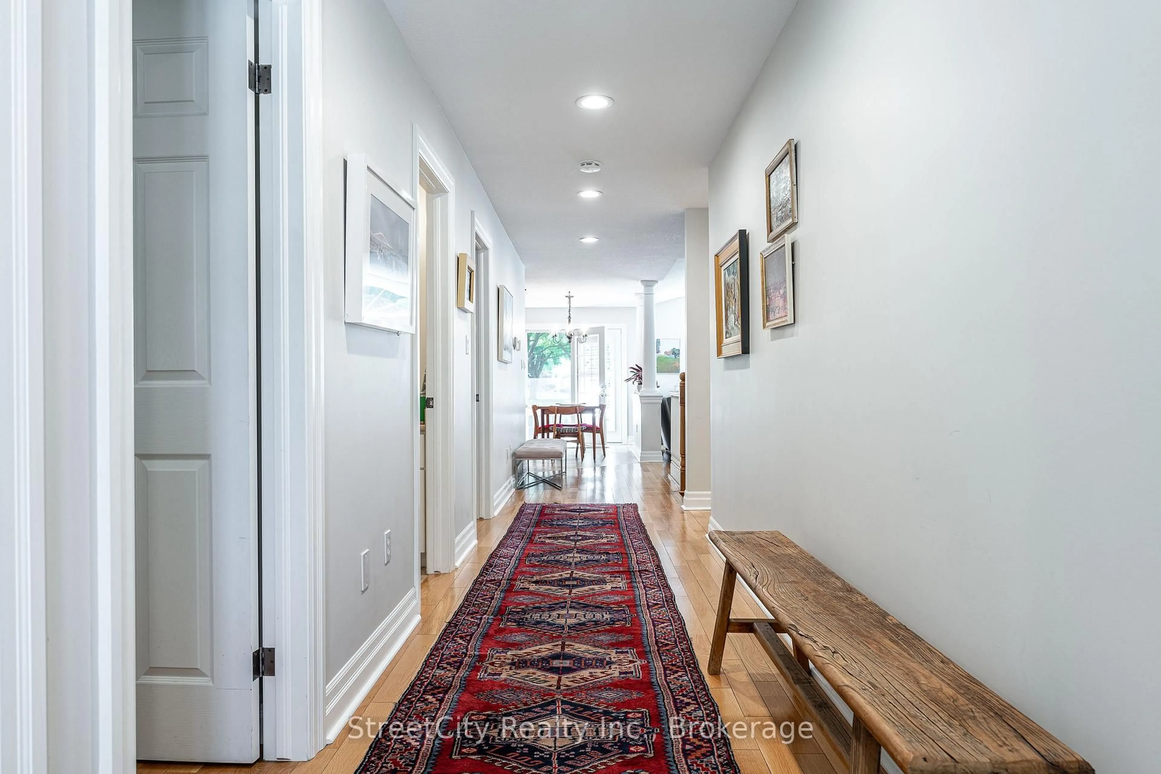 Indoor entryway for 98 Abraham Dr, Stratford Ontario N5A 8B1