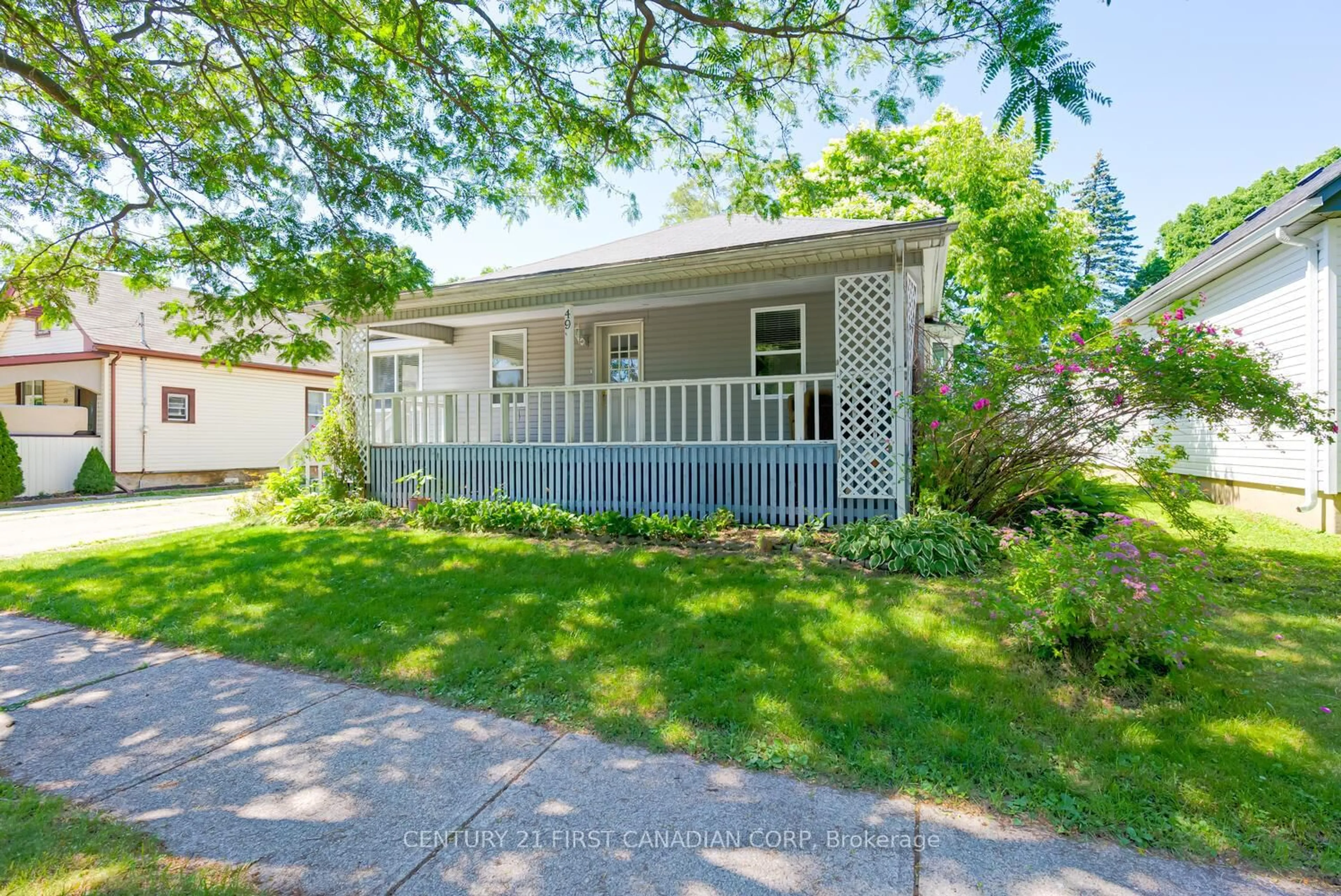 Home with vinyl exterior material, street for 49 CHARLES St, London North Ontario N6H 1H1