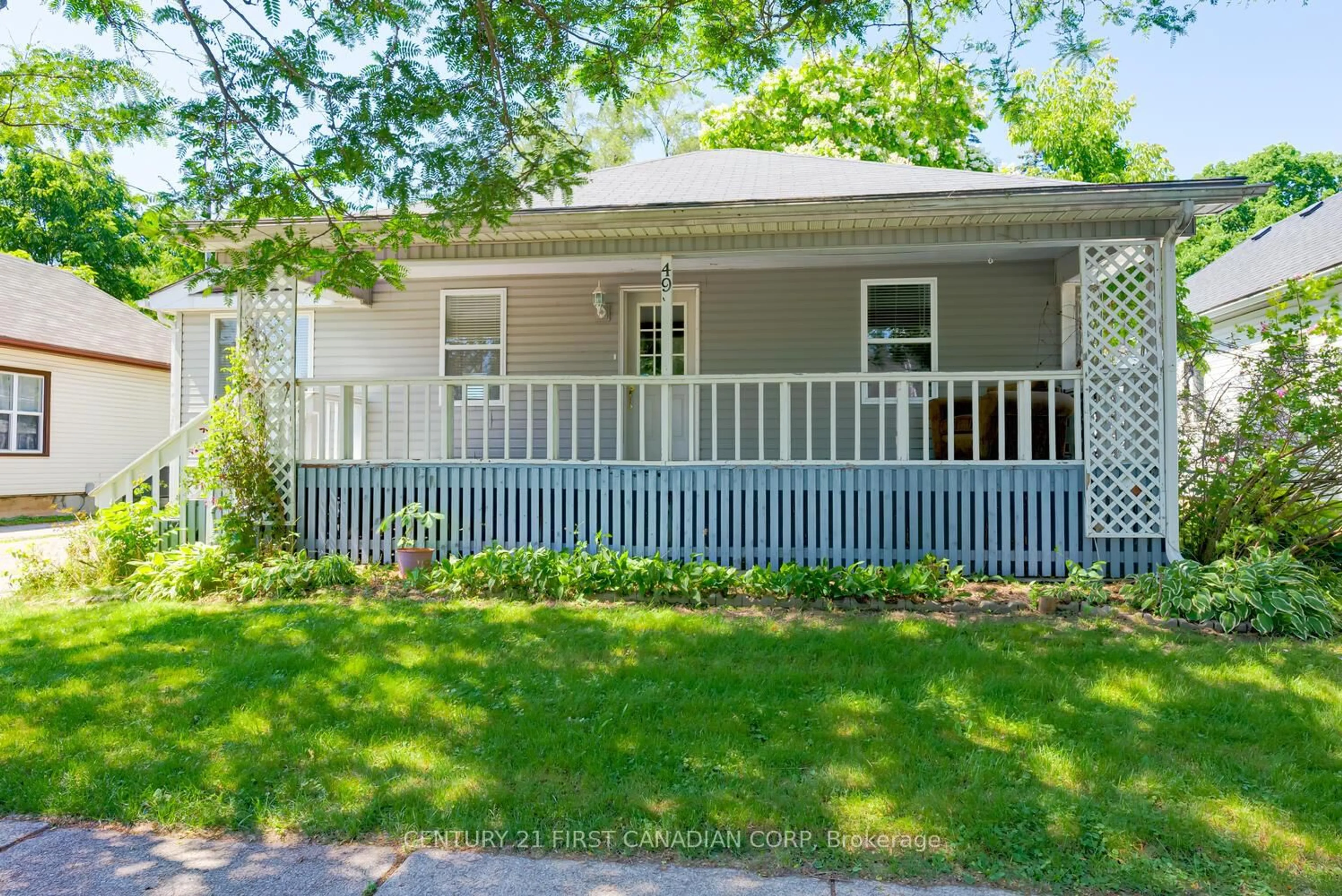 Home with vinyl exterior material, street for 49 CHARLES St, London North Ontario N6H 1H1