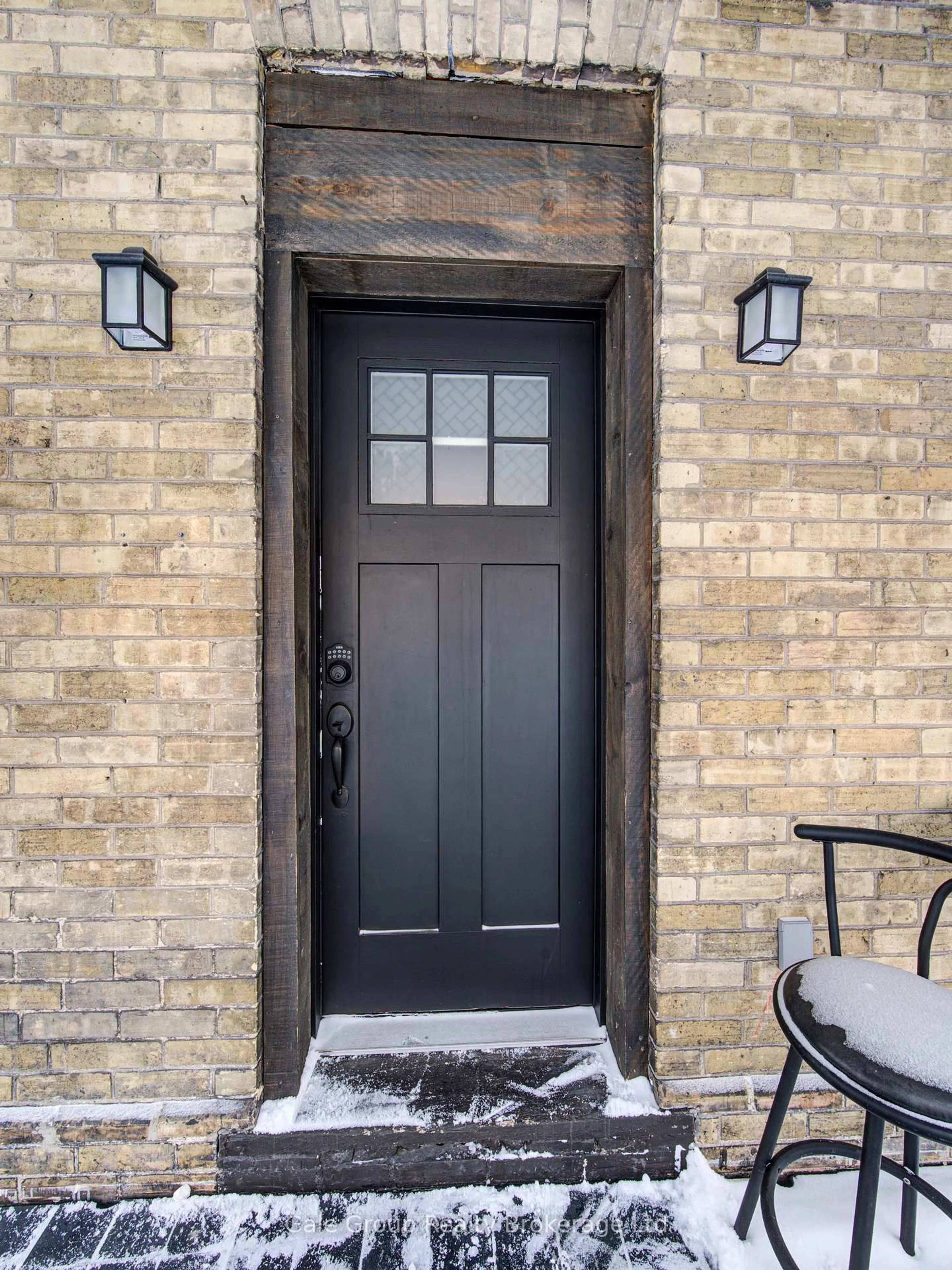 Indoor entryway for 83 Oxford St, Woodstock Ontario N4S 6A4