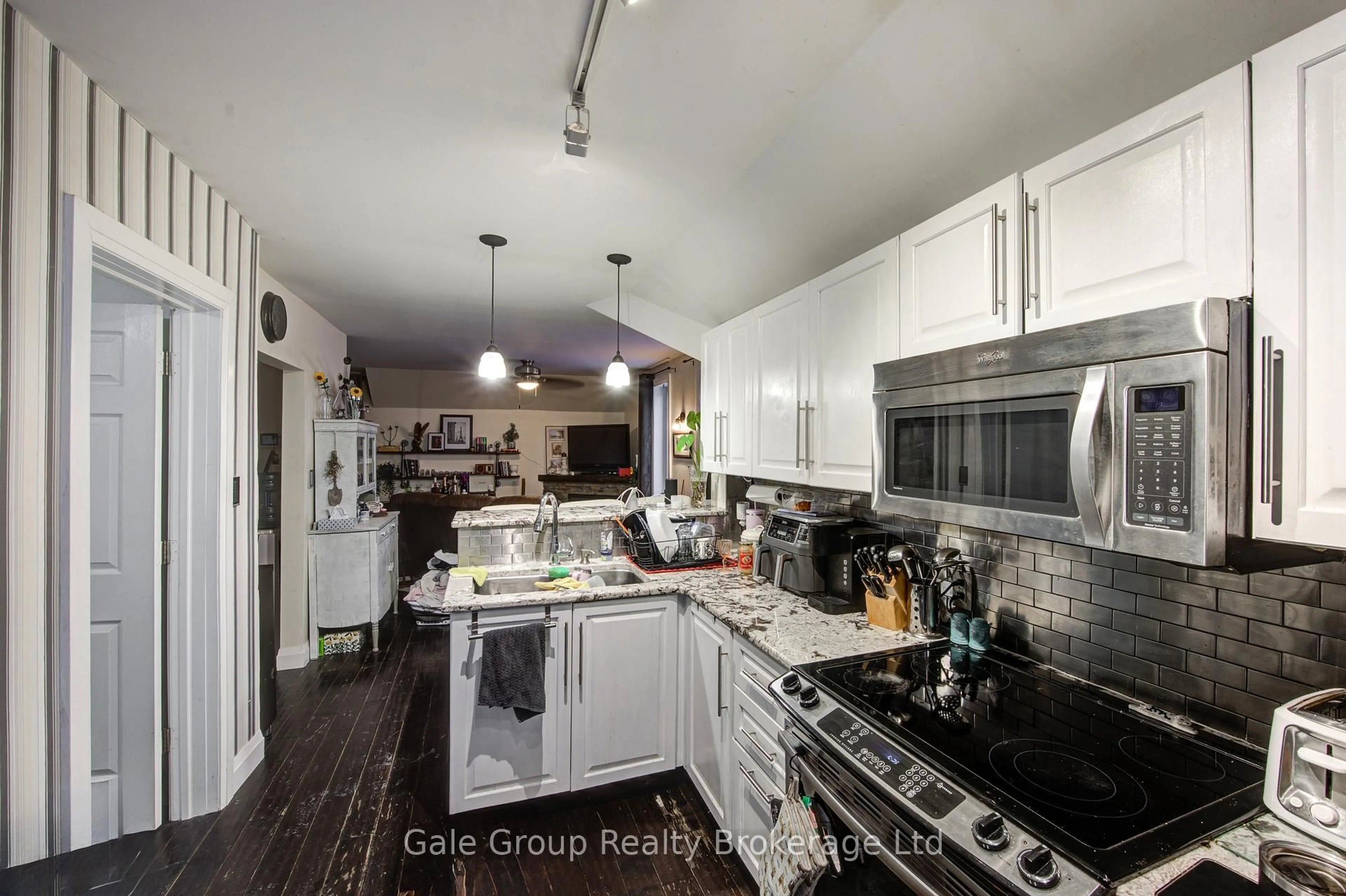 Open concept kitchen, ceramic/tile floor for 83 Oxford St, Woodstock Ontario N4S 6A4