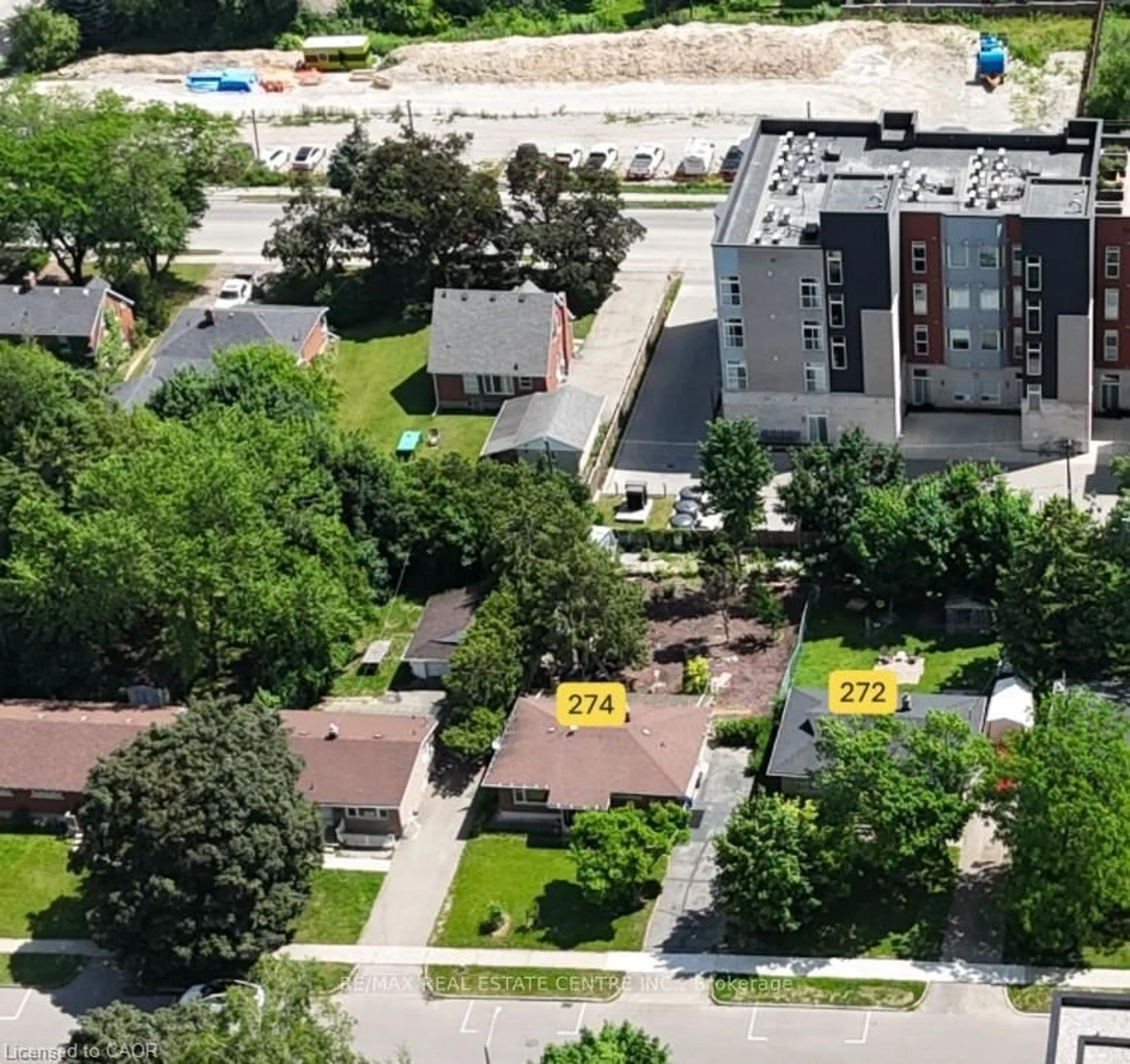 A pic from outside/outdoor area/front of a property/back of a property/a pic from drone, city buildings view from balcony for 272 Sunview St, Waterloo Ontario N2L 3V9