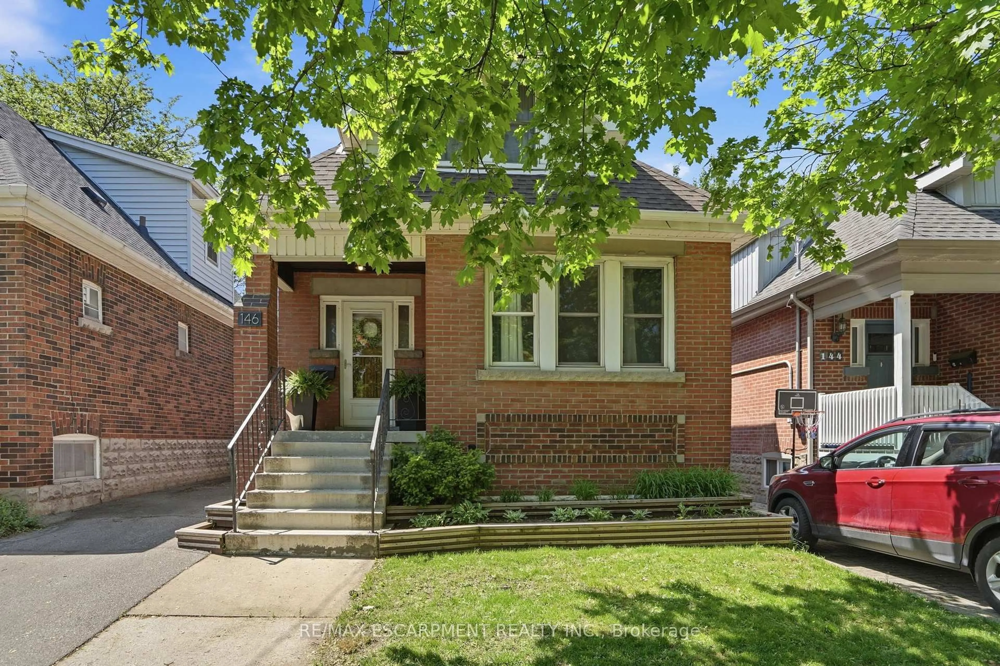 Home with brick exterior material, street for 146 Park Row, Hamilton Ontario L8K 2J8