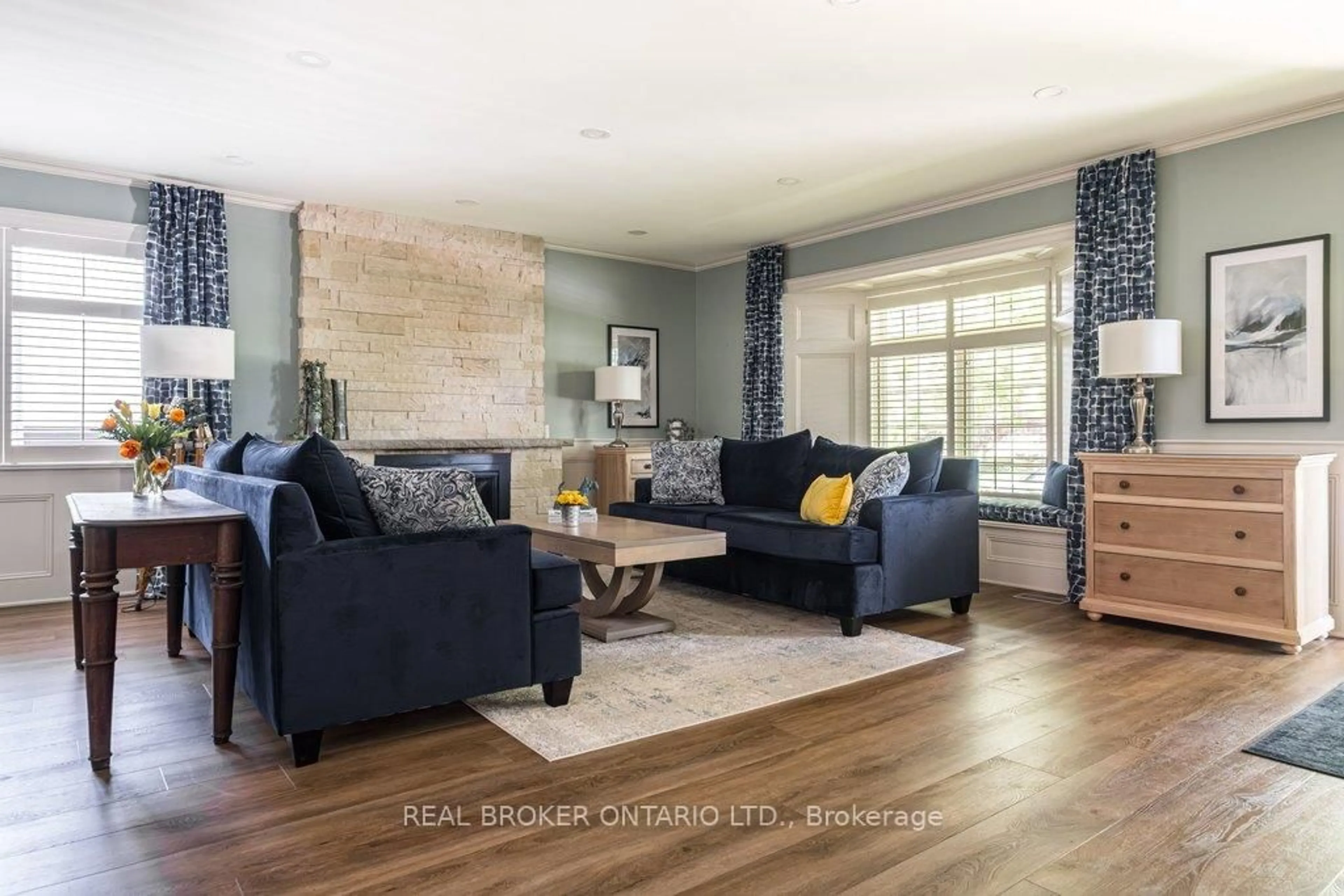 Living room with furniture, unknown for 64 Miller Dr, Hamilton Ontario L9G 2J1