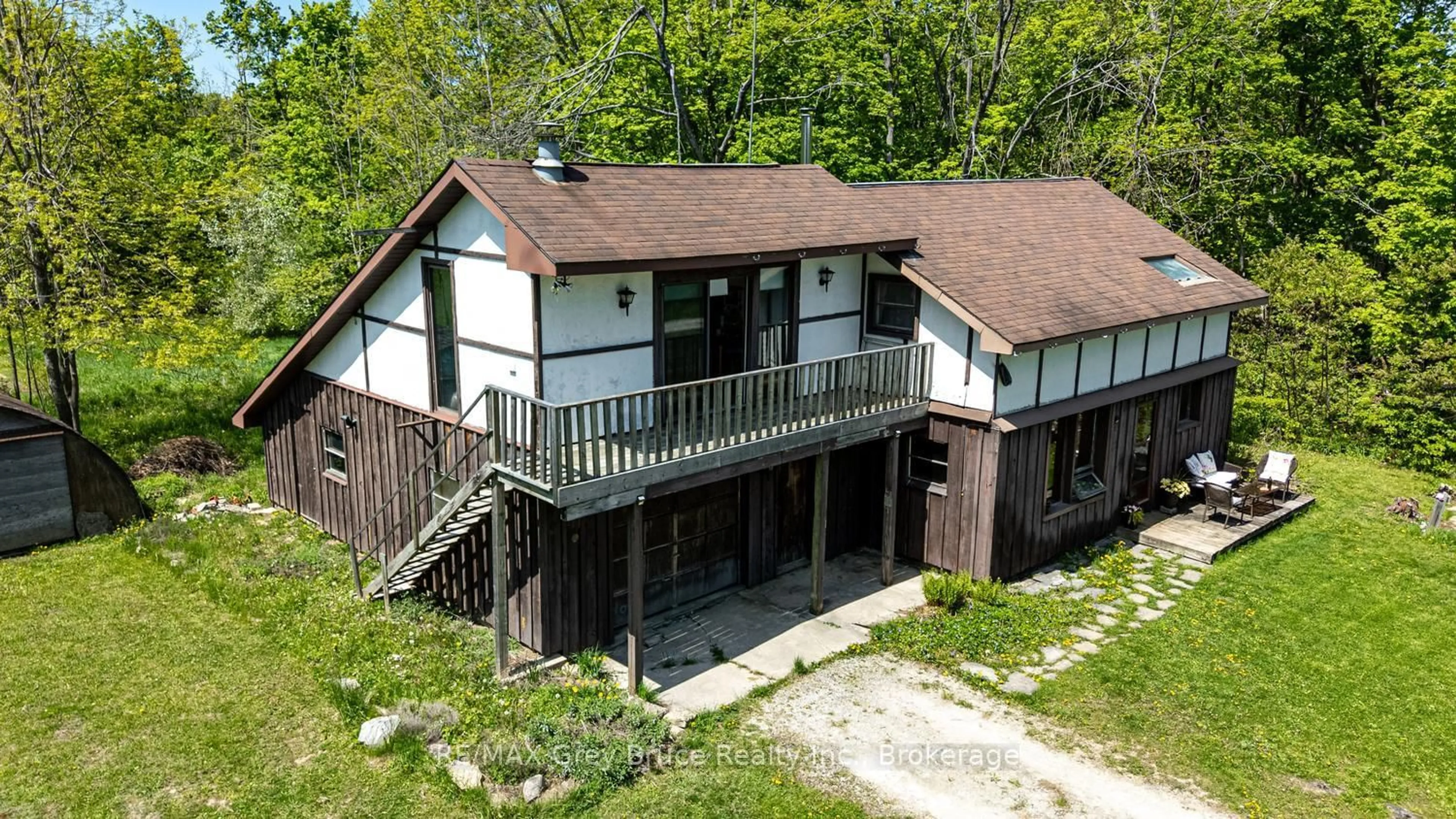 A pic from outside/outdoor area/front of a property/back of a property/a pic from drone, building for 127 Crawford Dr, South Bruce Peninsula Ontario N0H 2T0