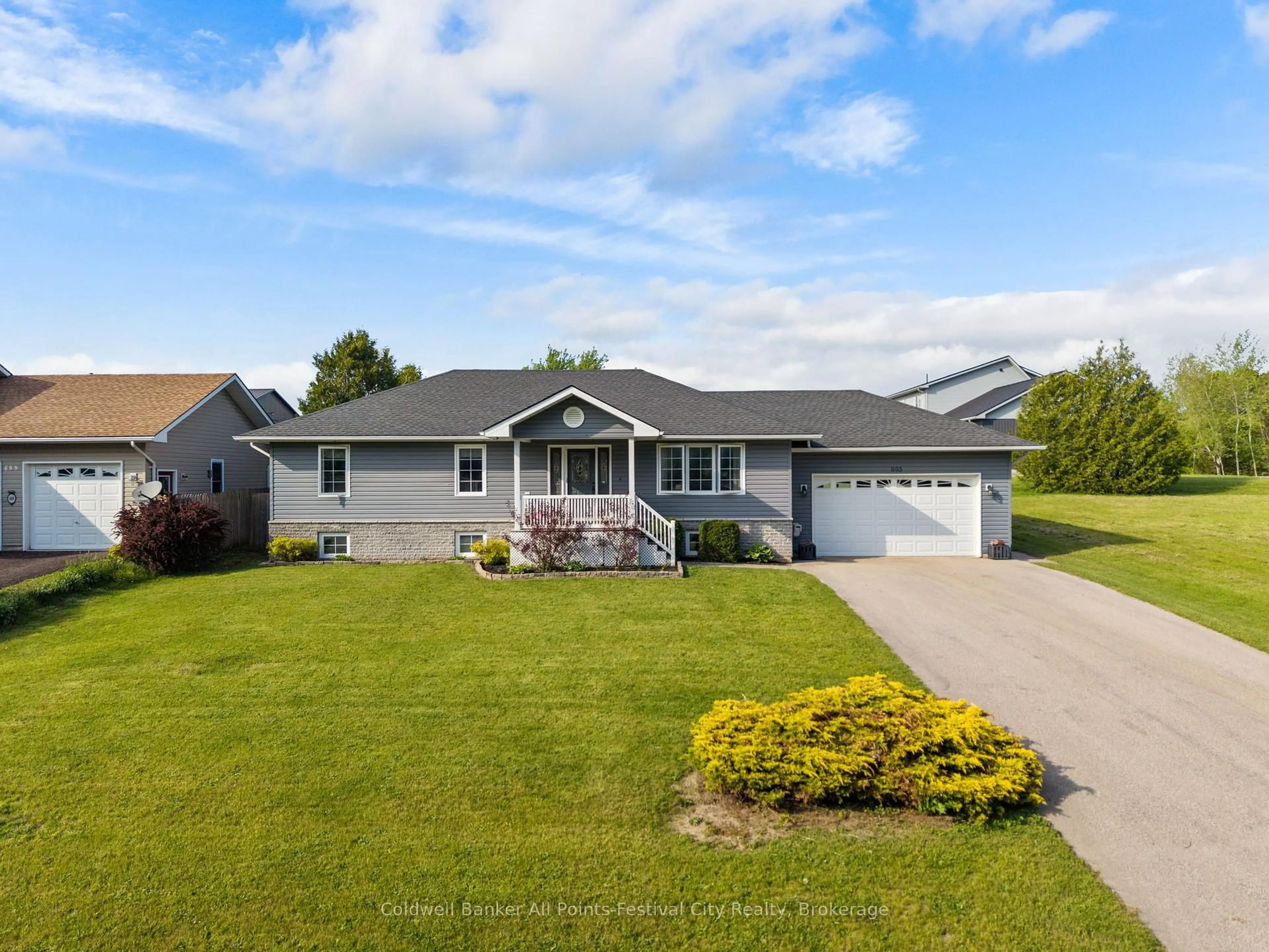 Home with vinyl exterior material, street for 695 Hamilton St, Huron-Kinloss Ontario N0G 2H0