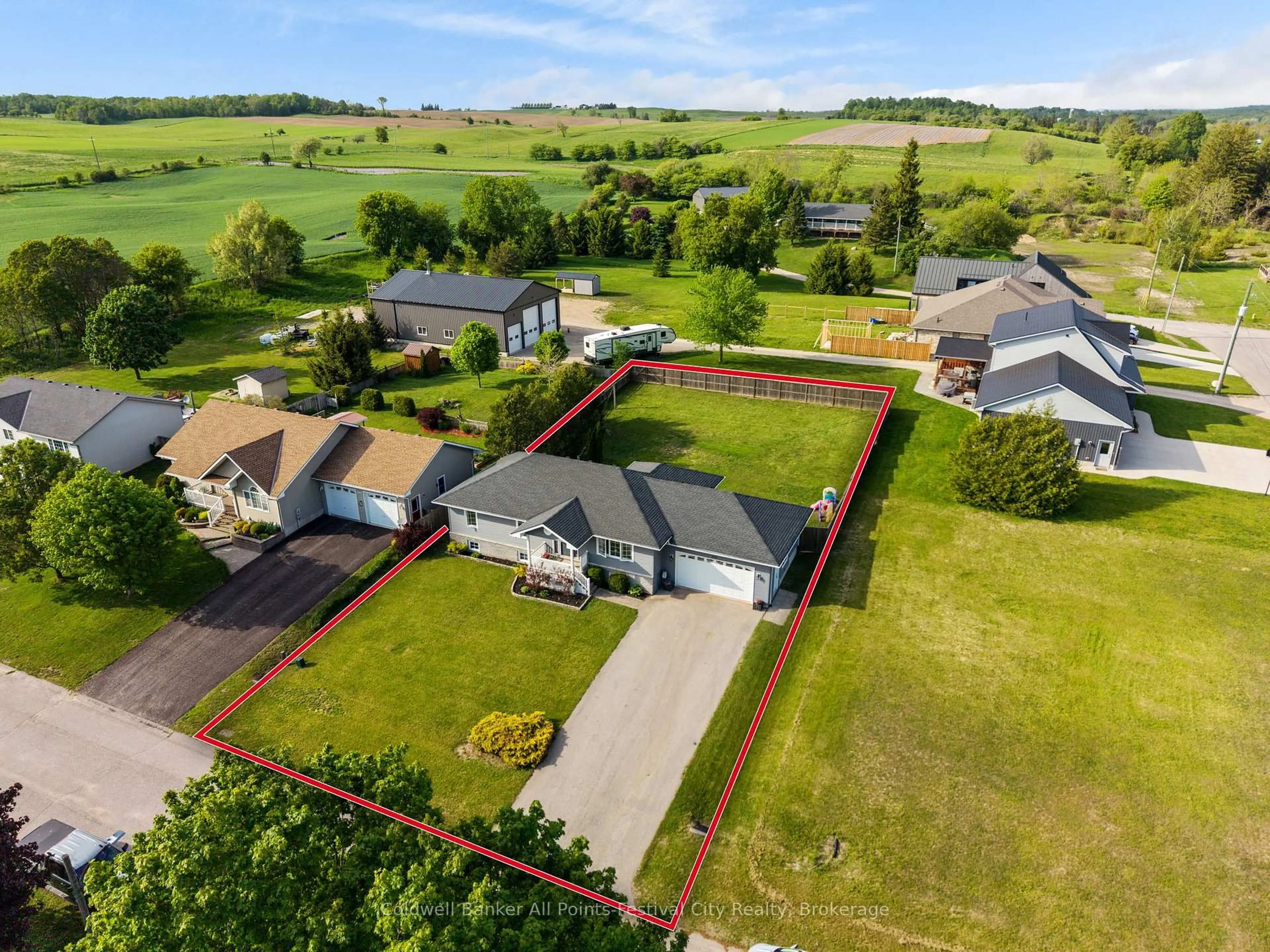 A pic from outside/outdoor area/front of a property/back of a property/a pic from drone, street for 695 Hamilton St, Huron-Kinloss Ontario N0G 2H0