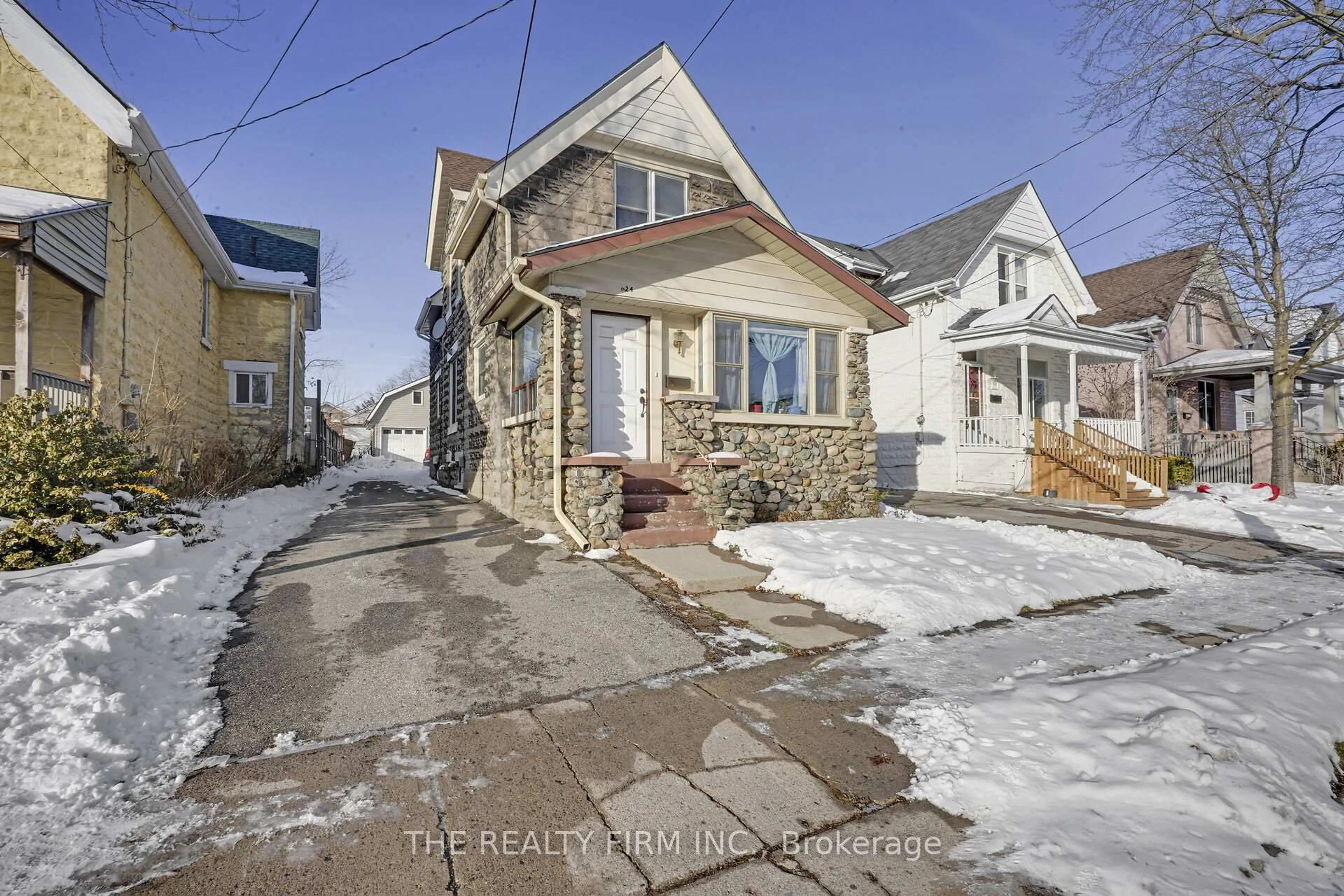 A pic from outside/outdoor area/front of a property/back of a property/a pic from drone, street for 924 Princess Ave, London East Ontario N5W 3M6