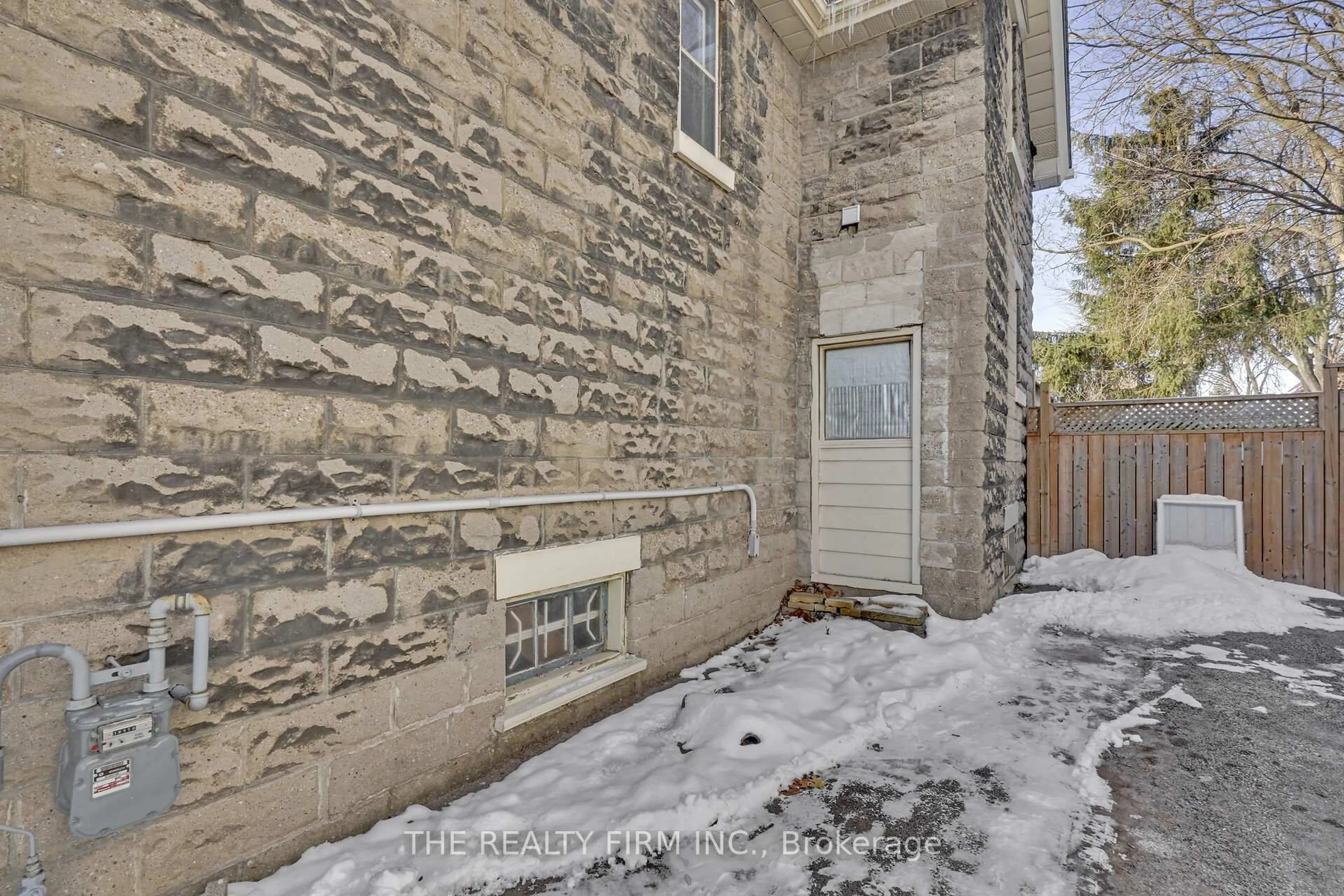 Unknown for 924 Princess Ave, London East Ontario N5W 3M6