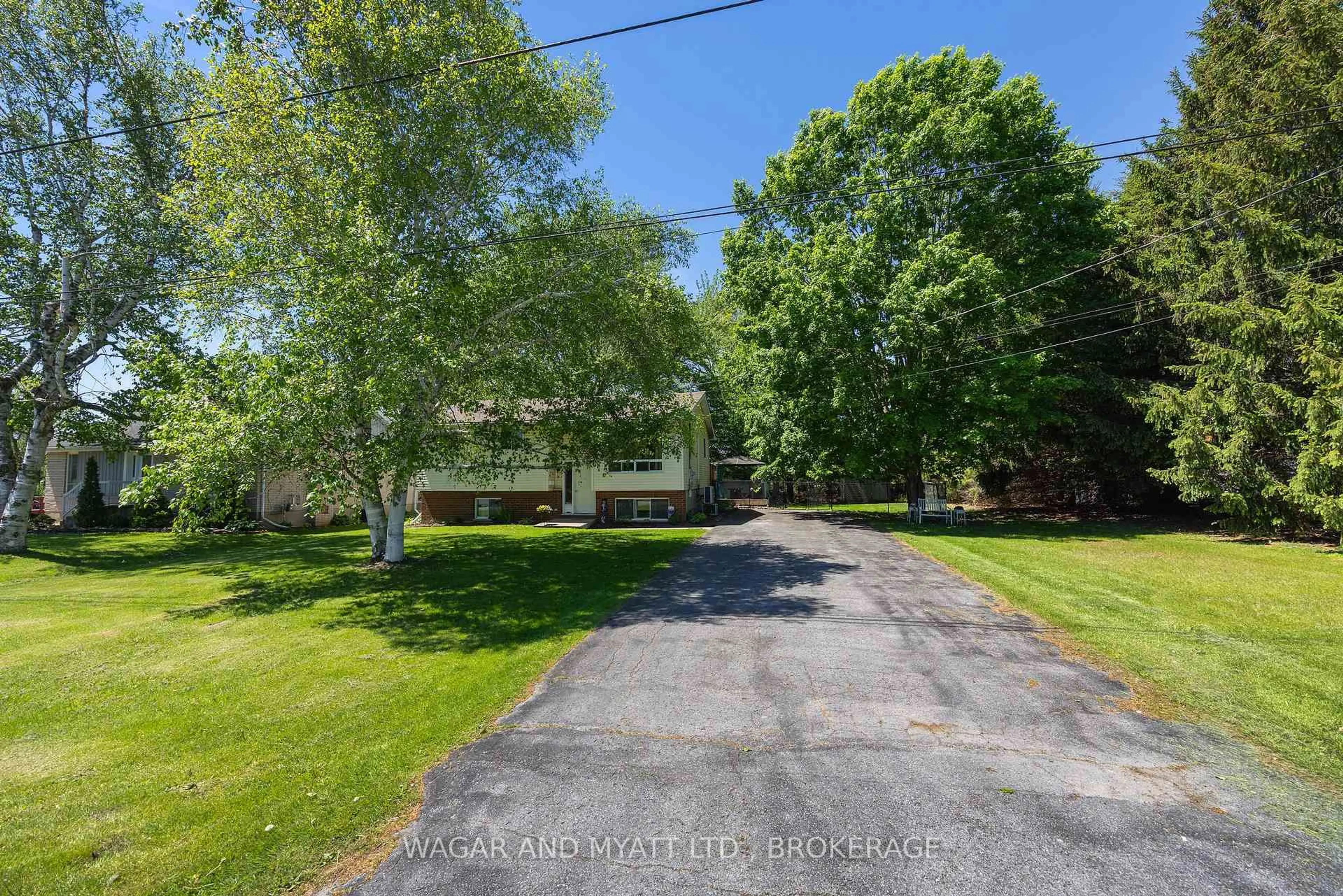 A pic from outside/outdoor area/front of a property/back of a property/a pic from drone, street for 39 RIVERVIEW Dr, Greater Napanee Ontario K7R 3A1