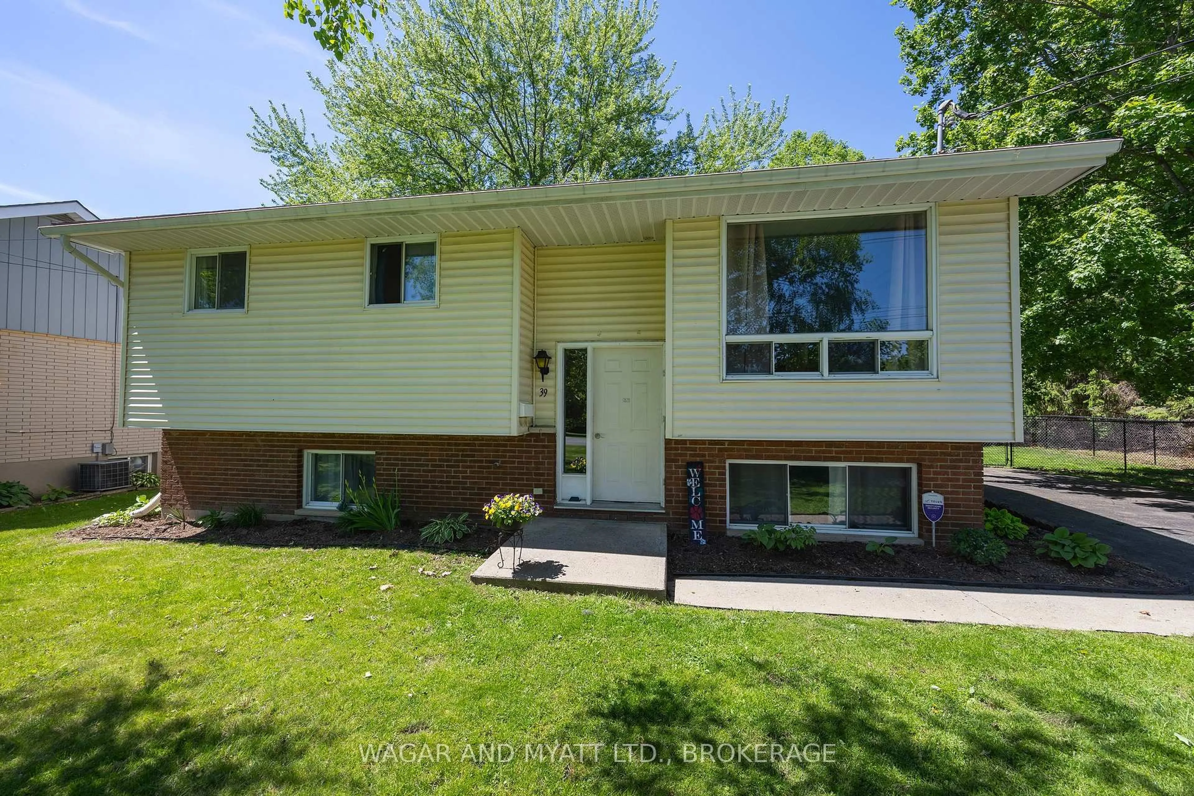 Home with vinyl exterior material, street for 39 RIVERVIEW Dr, Greater Napanee Ontario K7R 3A1