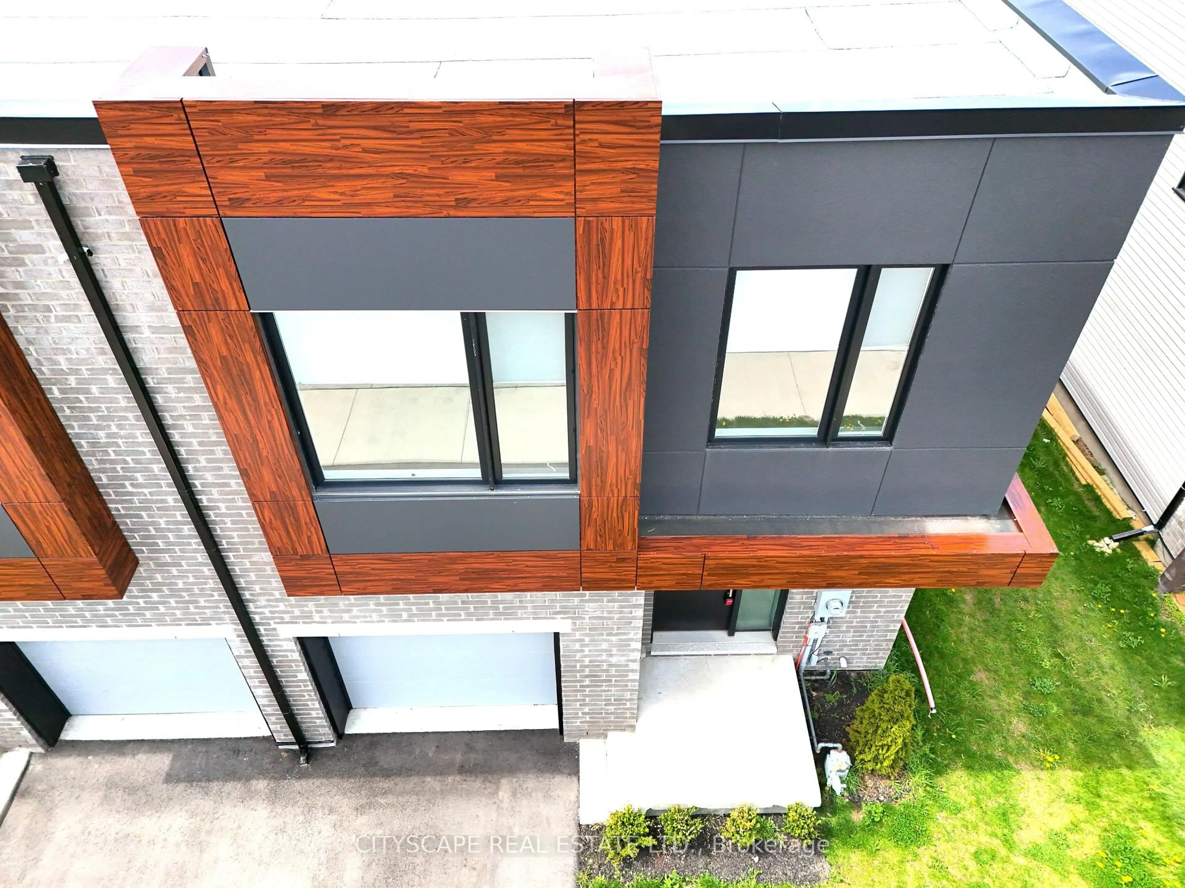 Home with brick exterior material, street for 416 Dundas St #13, Cambridge Ontario N1T 0E6