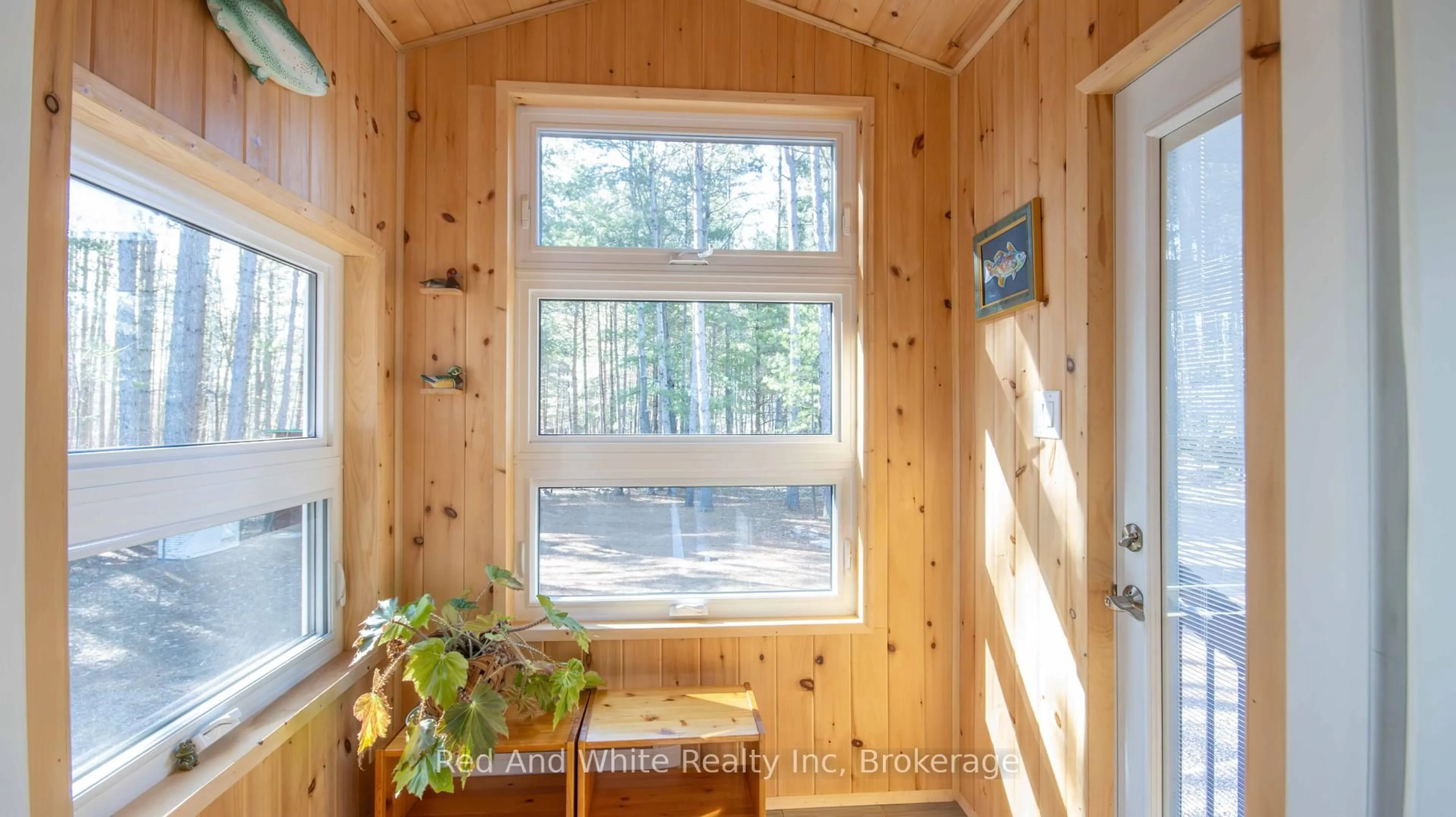 Indoor entryway for 610 Pine Point Lane, Killaloe Ontario K0J 2A0