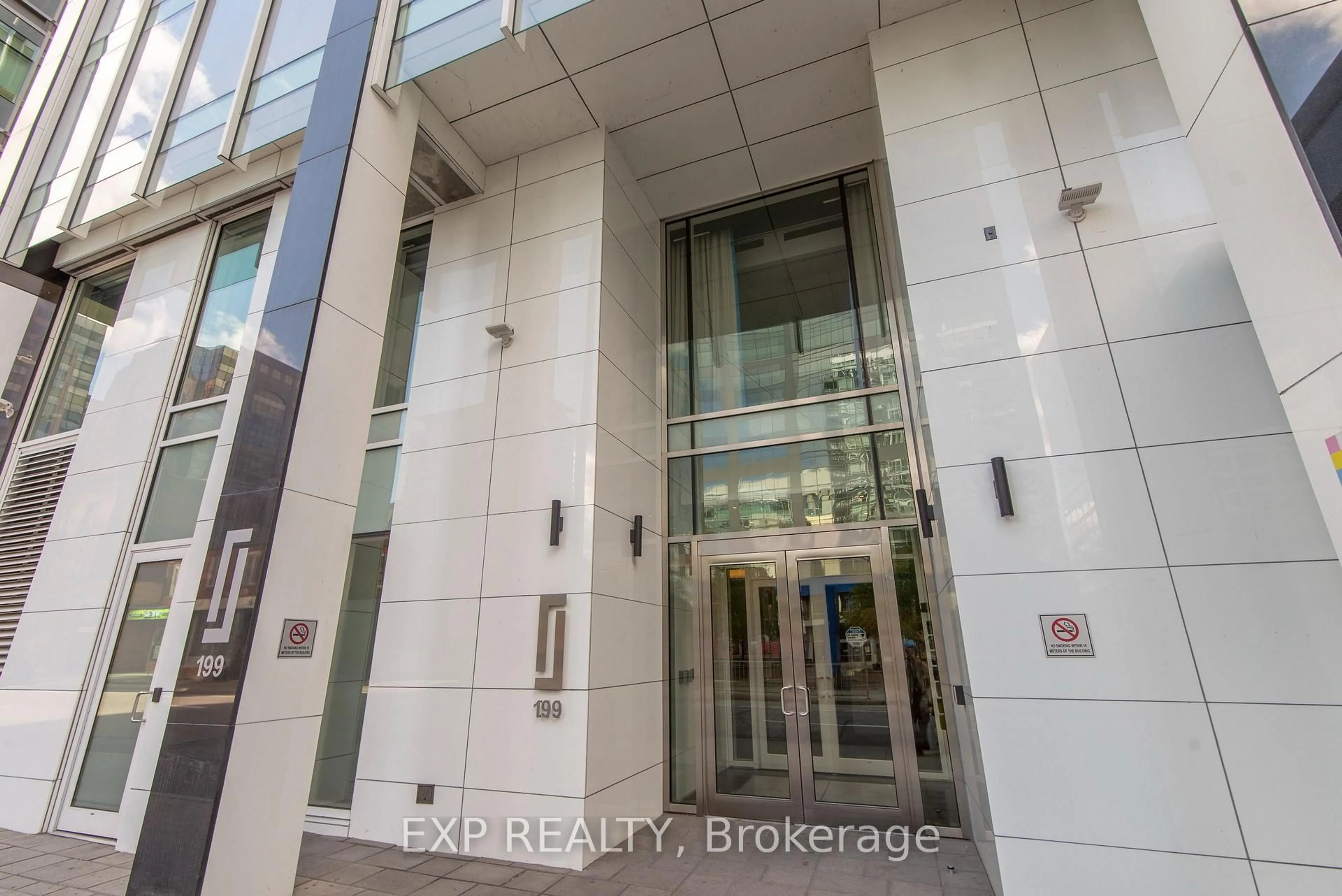 Indoor foyer for 199 Slater St #1606, Ottawa Ontario K1P 0C8