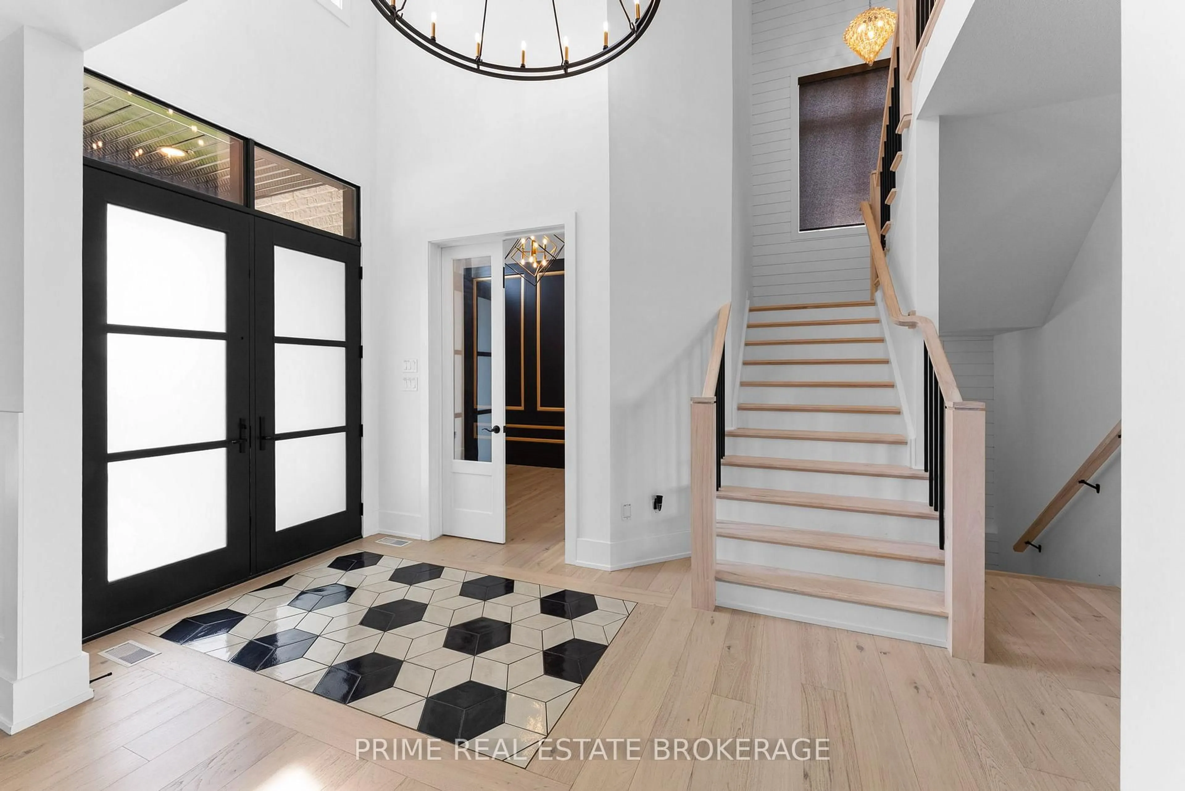 Indoor entryway for 4067 Winterberry Dr, London South Ontario N6P 0H6