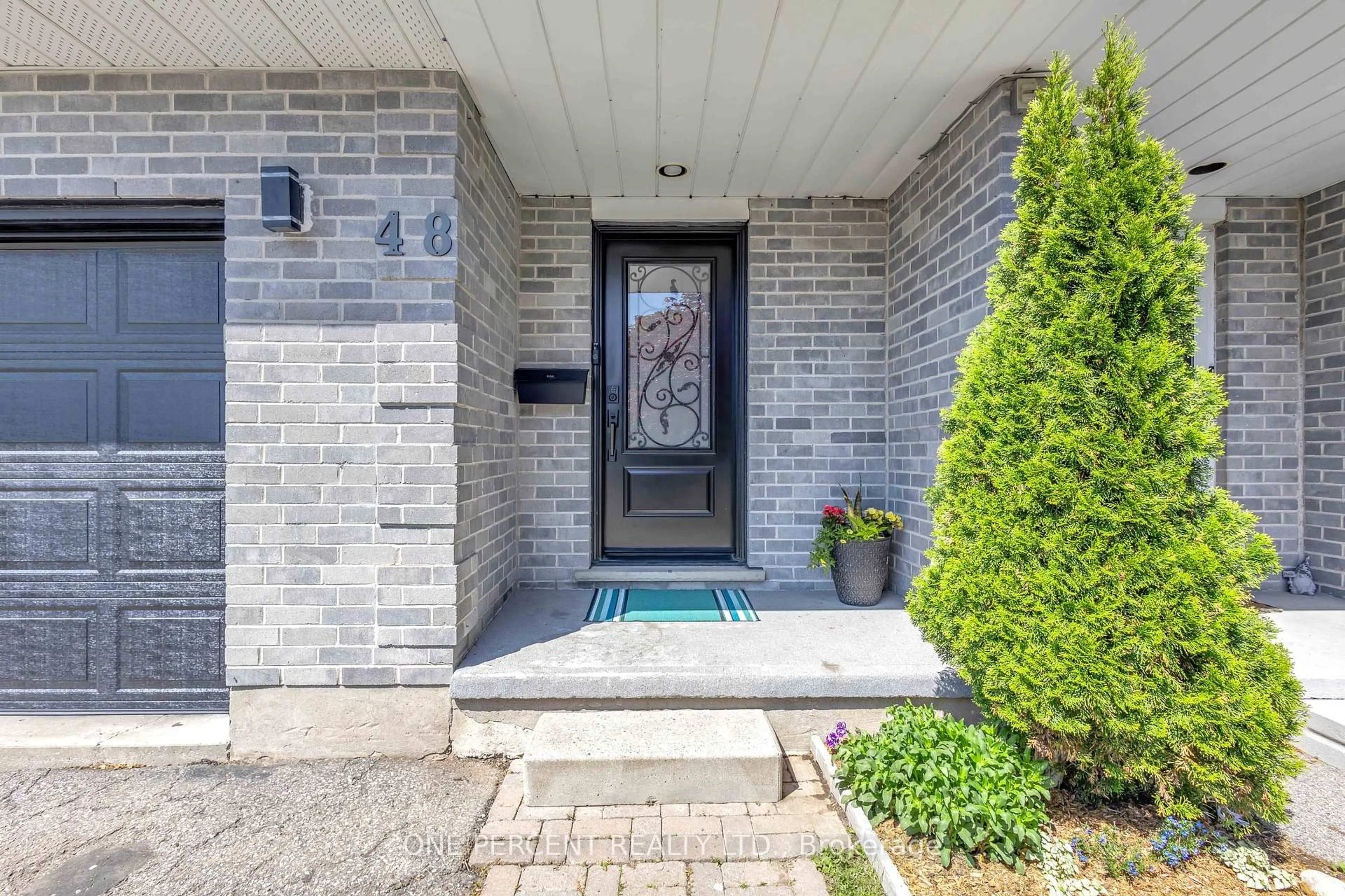 Indoor entryway for 48 Kathleen St, Brant Ontario N3L 3X8