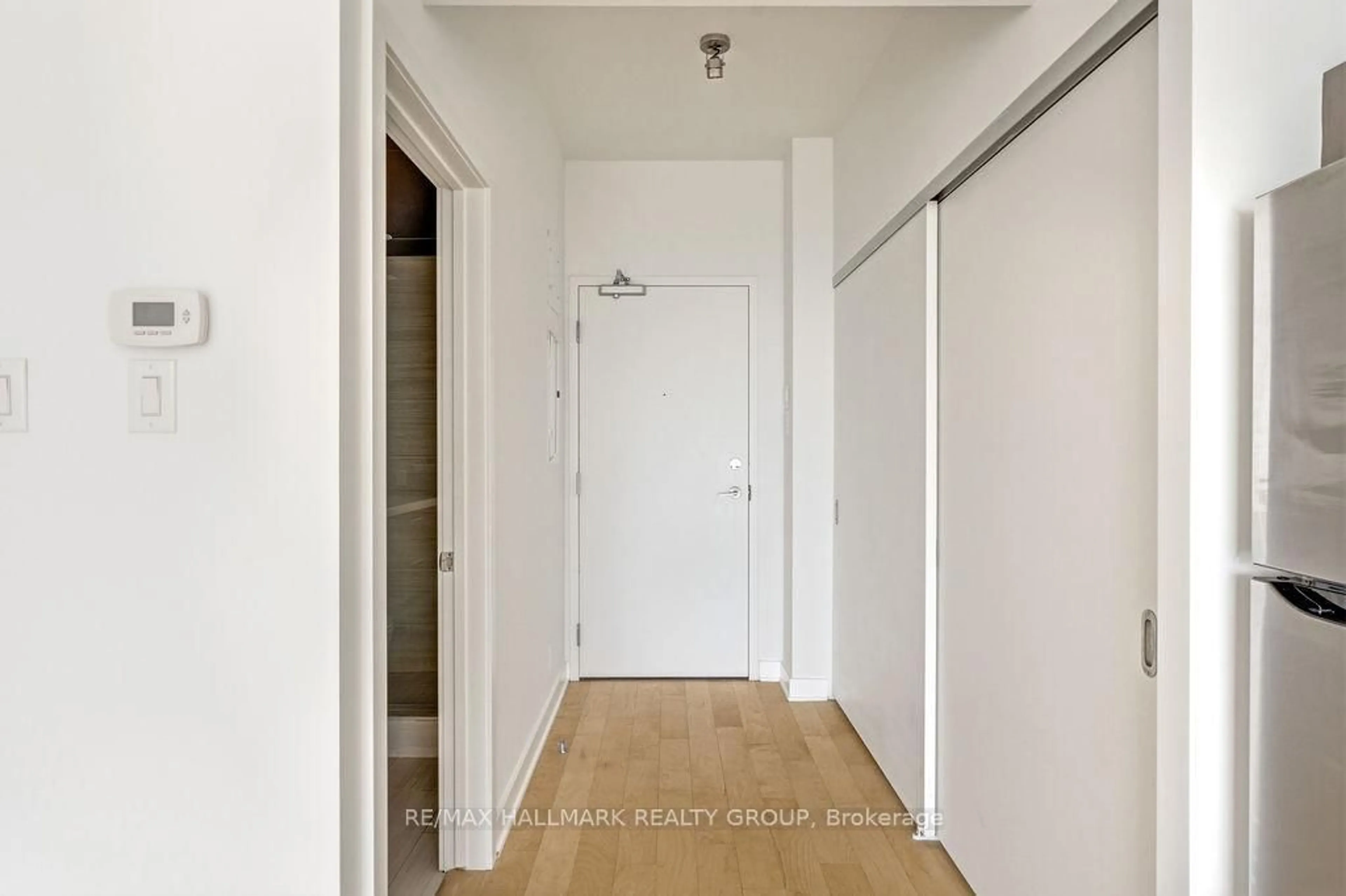 Indoor entryway for 340 Mcleod St #646, Ottawa Ontario K2P 1A4