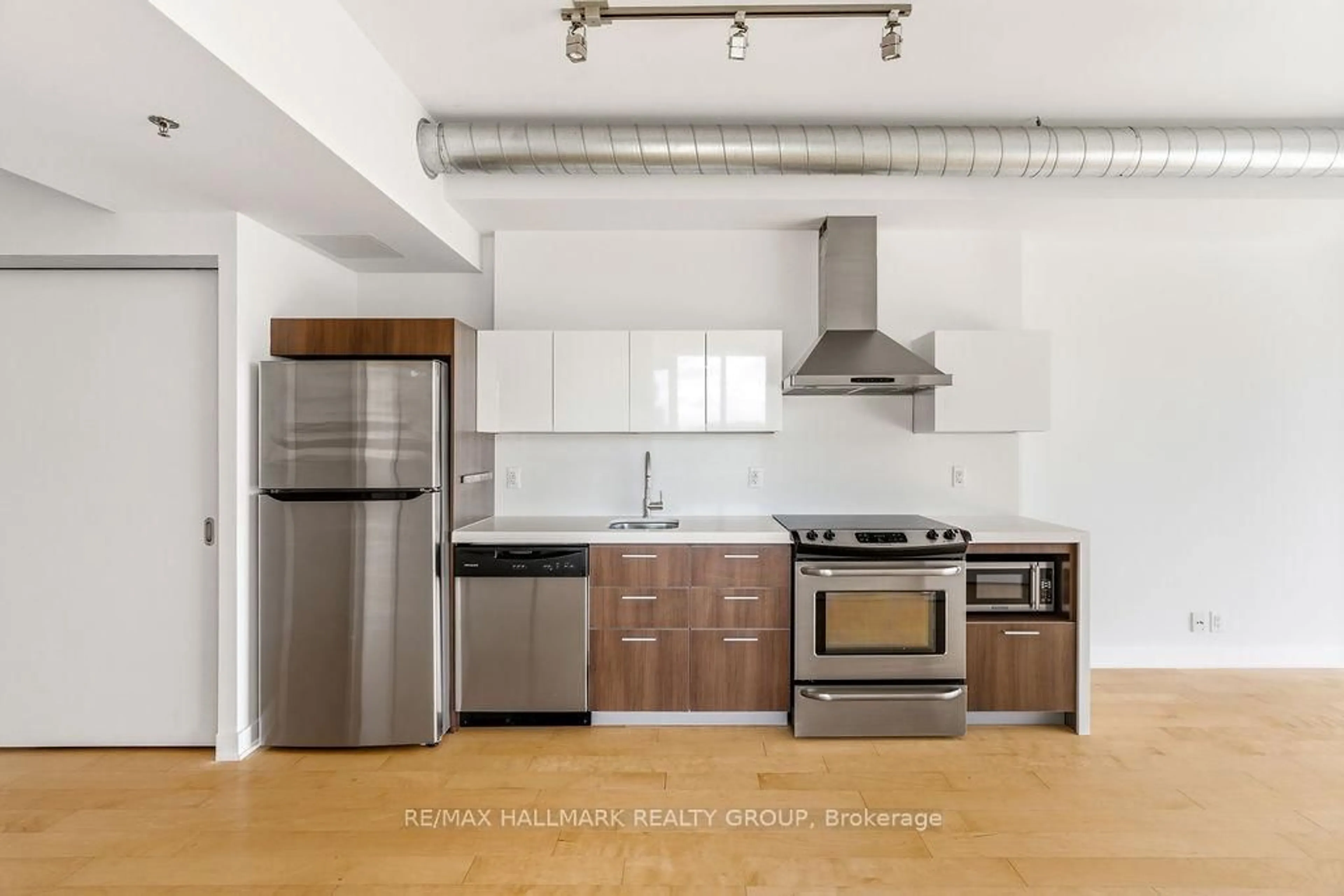 Standard kitchen, unknown for 340 Mcleod St #646, Ottawa Ontario K2P 1A4