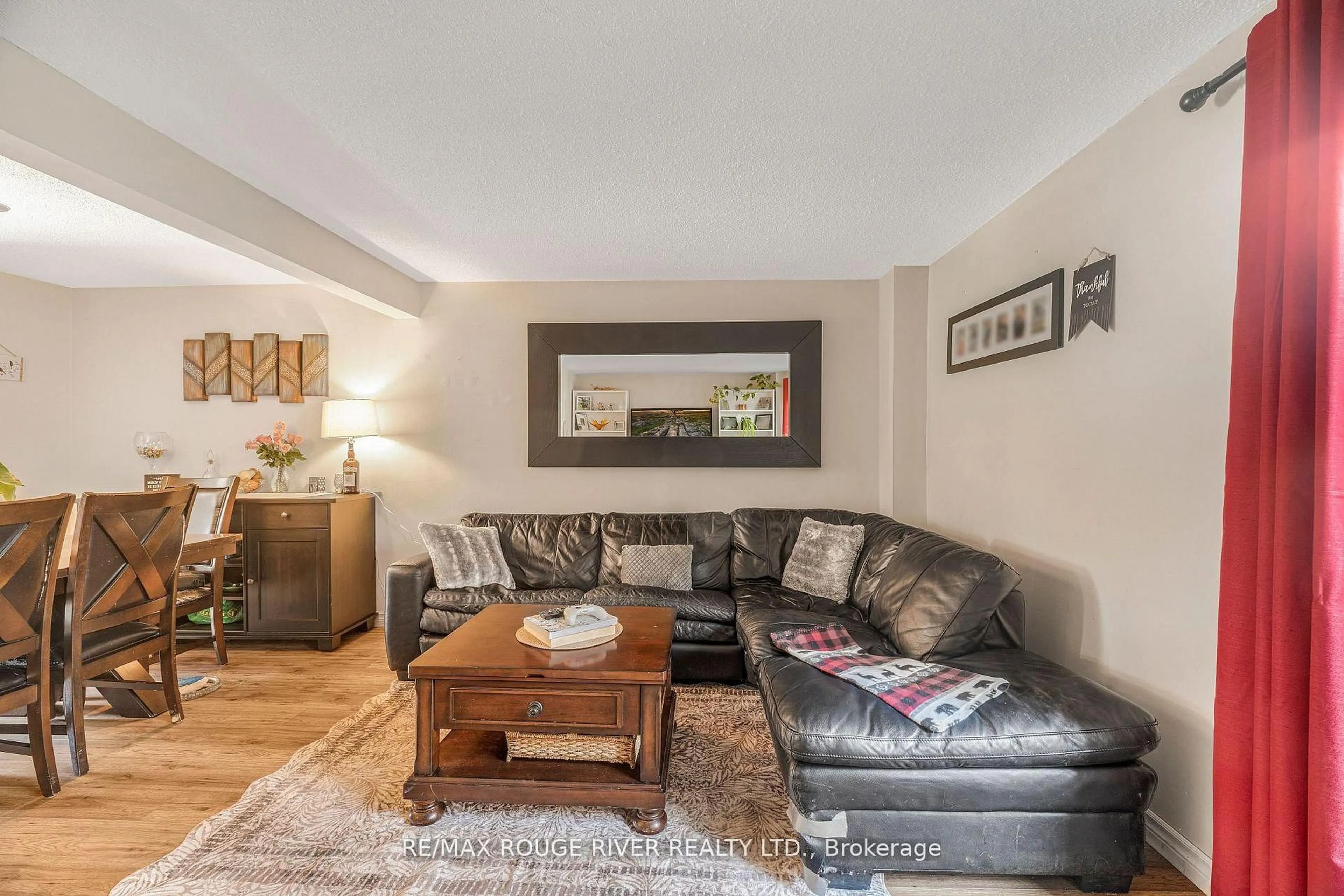 Living room with furniture, wood/laminate floor for 3070 Empire Pl, Niagara Falls Ontario L2J 3L8