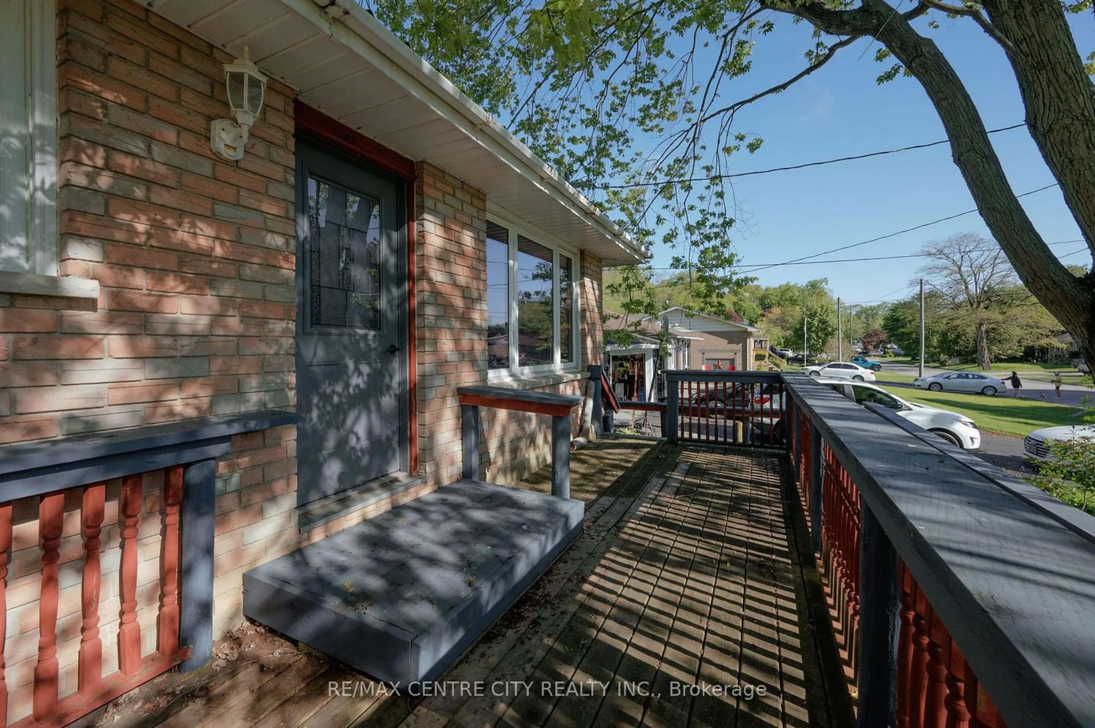 A pic from outside/outdoor area/front of a property/back of a property/a pic from drone, street for 275 Frances St, Central Elgin Ontario N5L 1A9