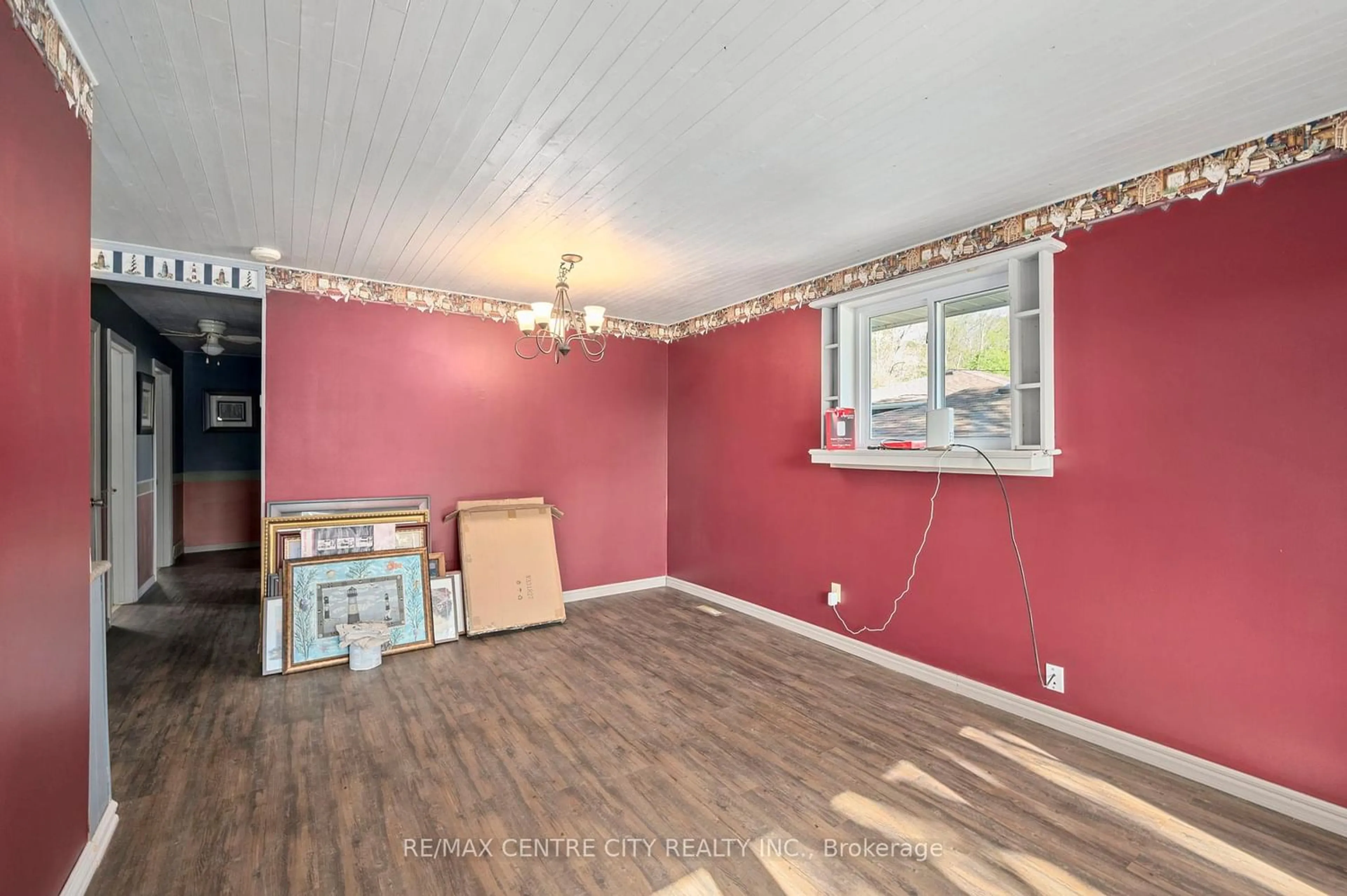 A pic of a room for 275 Frances St, Central Elgin Ontario N5L 1A9