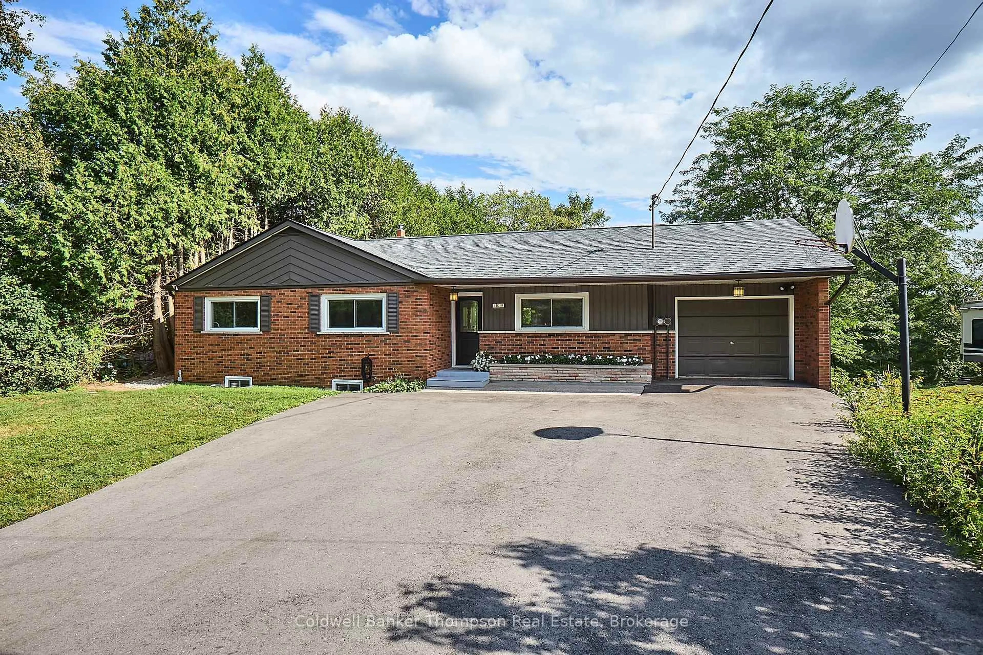 Home with brick exterior material, street for 109 Riverside Dr, Huntsville Ontario P1H 1R6