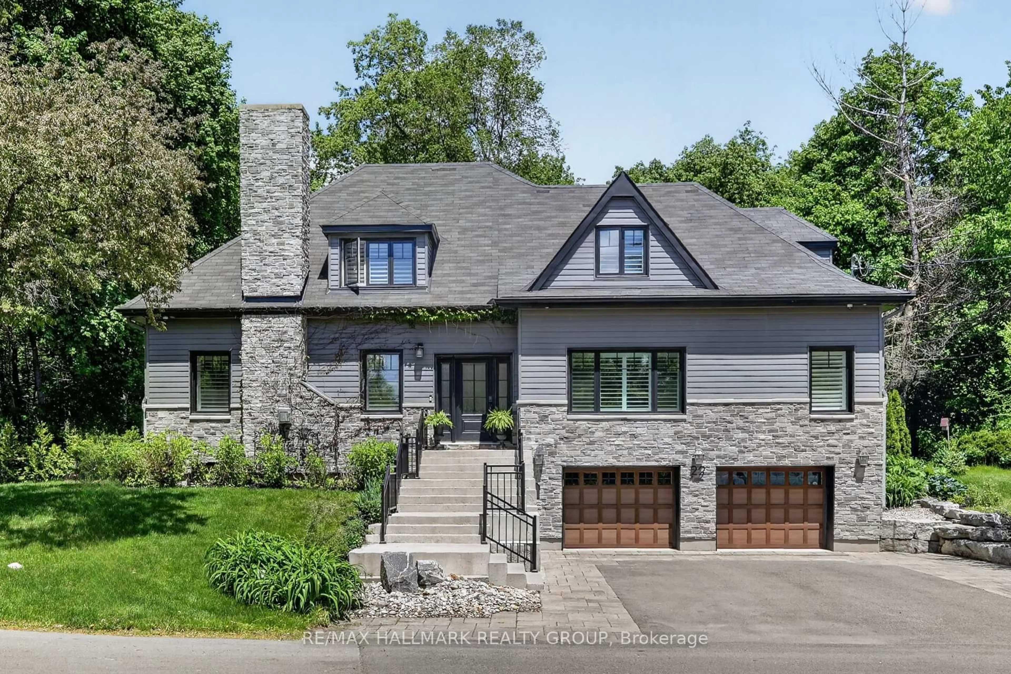 Home with brick exterior material, street for 22 CEDAR Rd, Gloucester Ontario K1J 6L4