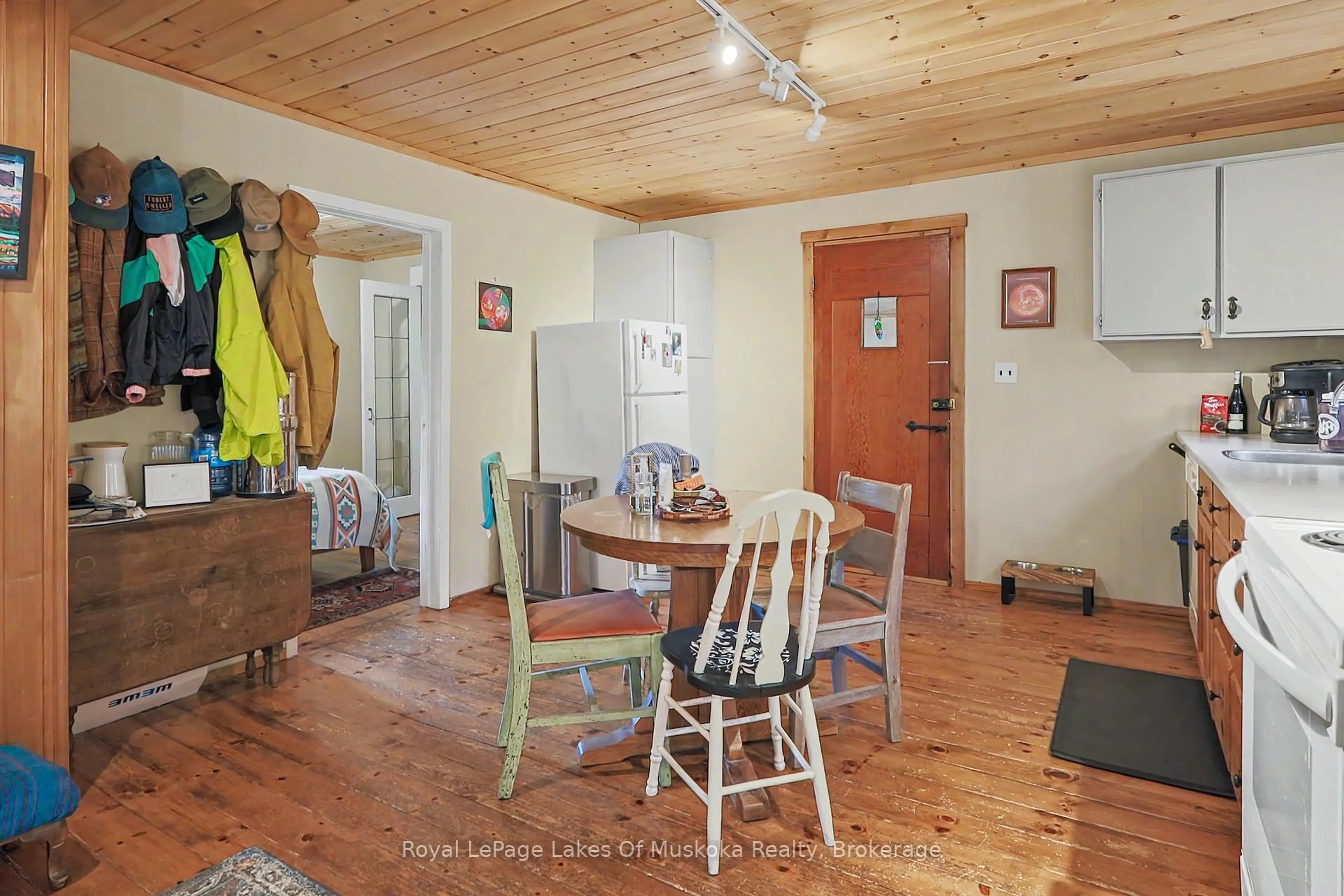 Dining room, wood/laminate floor for 1003 Kelly Rd, Lake of Bays Ontario P0B 1A0