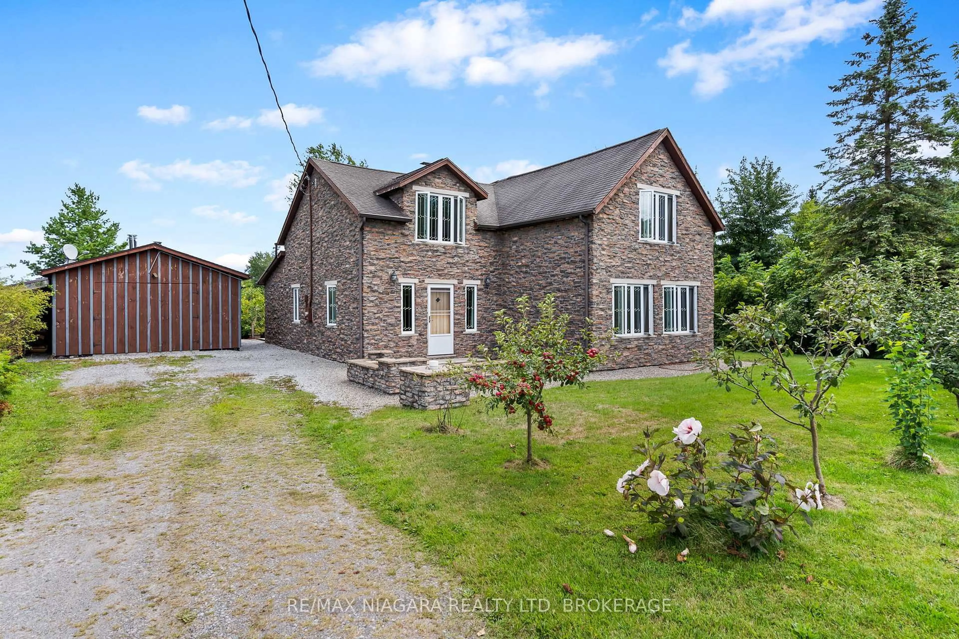 A pic from outside/outdoor area/front of a property/back of a property/a pic from drone, building for 63023 Perry Rd, Wainfleet Ontario L0R 2J0