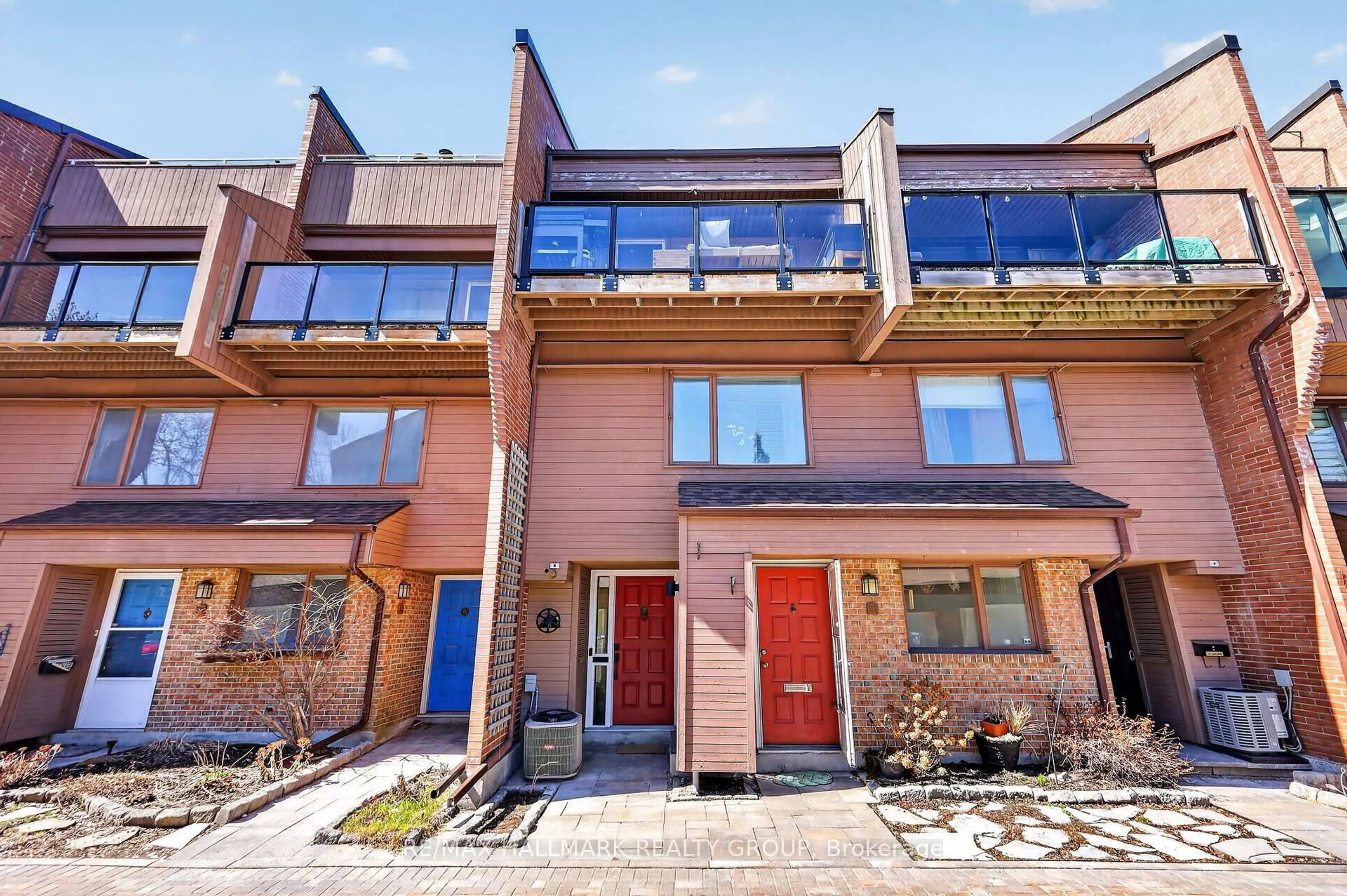 Unknown for 251 Bruyere St #12, Ottawa Ontario K1N 5E5