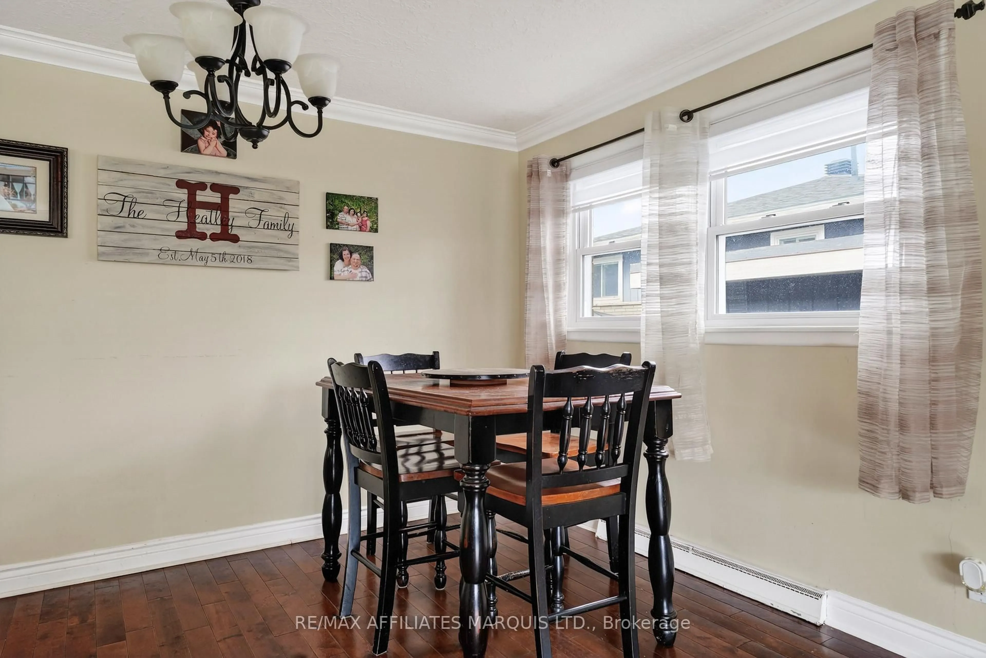 Dining room, wood/laminate floor for 19 Dunbar Ave, Cornwall Ontario K6H 5M6