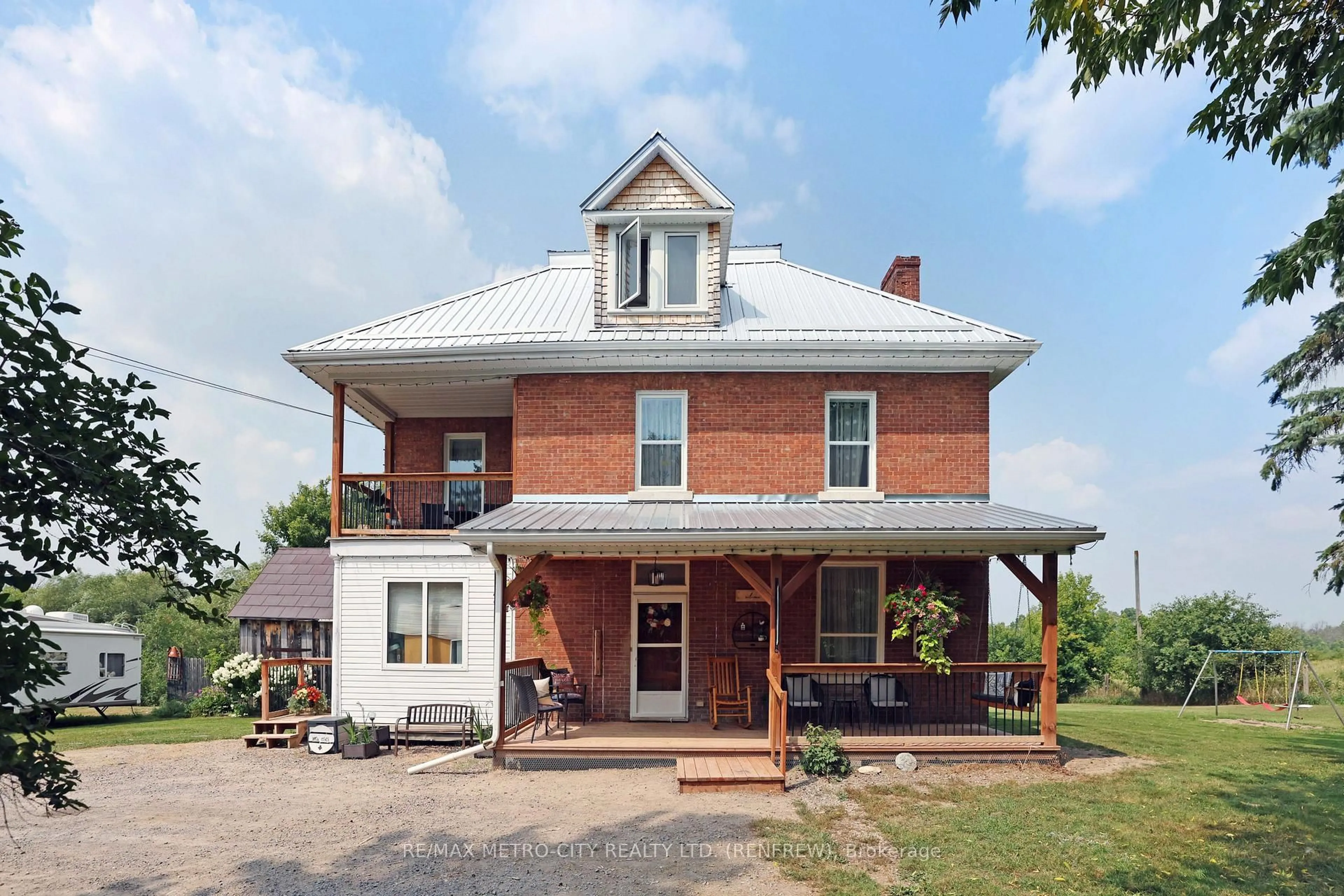 Home with brick exterior material, building for 1380 Highway 132 Highway, Renfrew Ontario K7V 3Z5