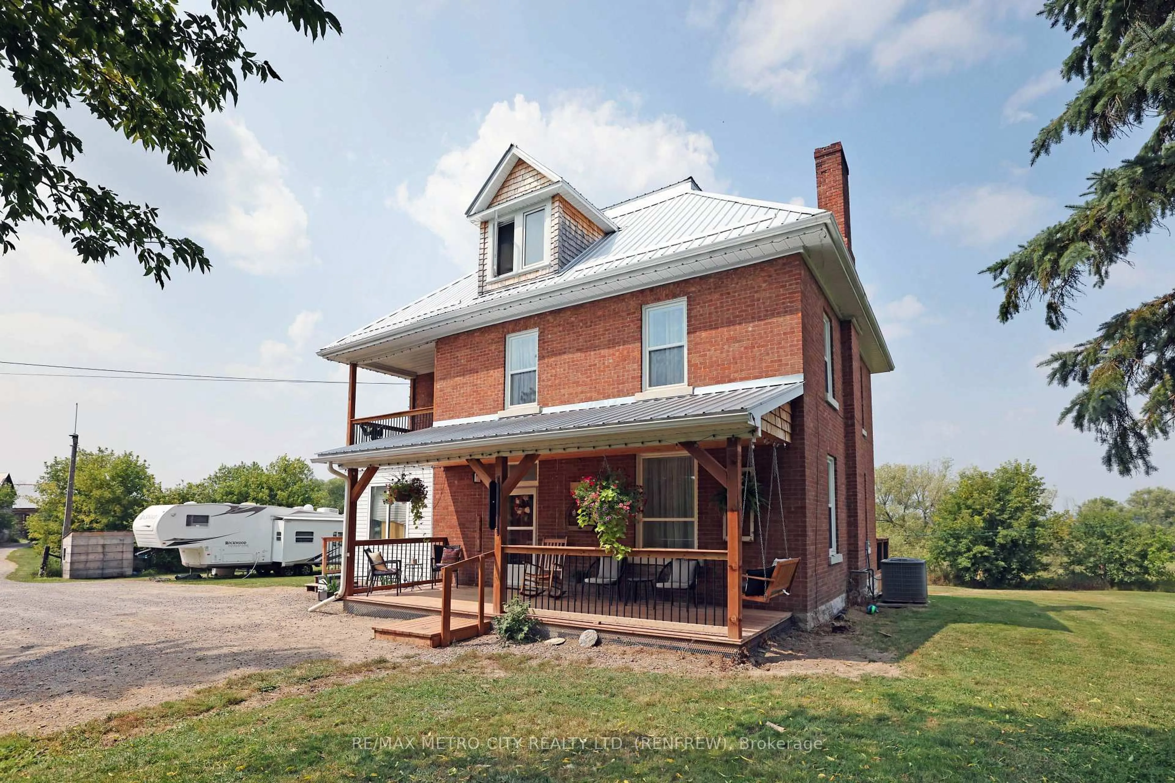 Home with brick exterior material, building for 1380 Highway 132 Highway, Renfrew Ontario K7V 3Z5