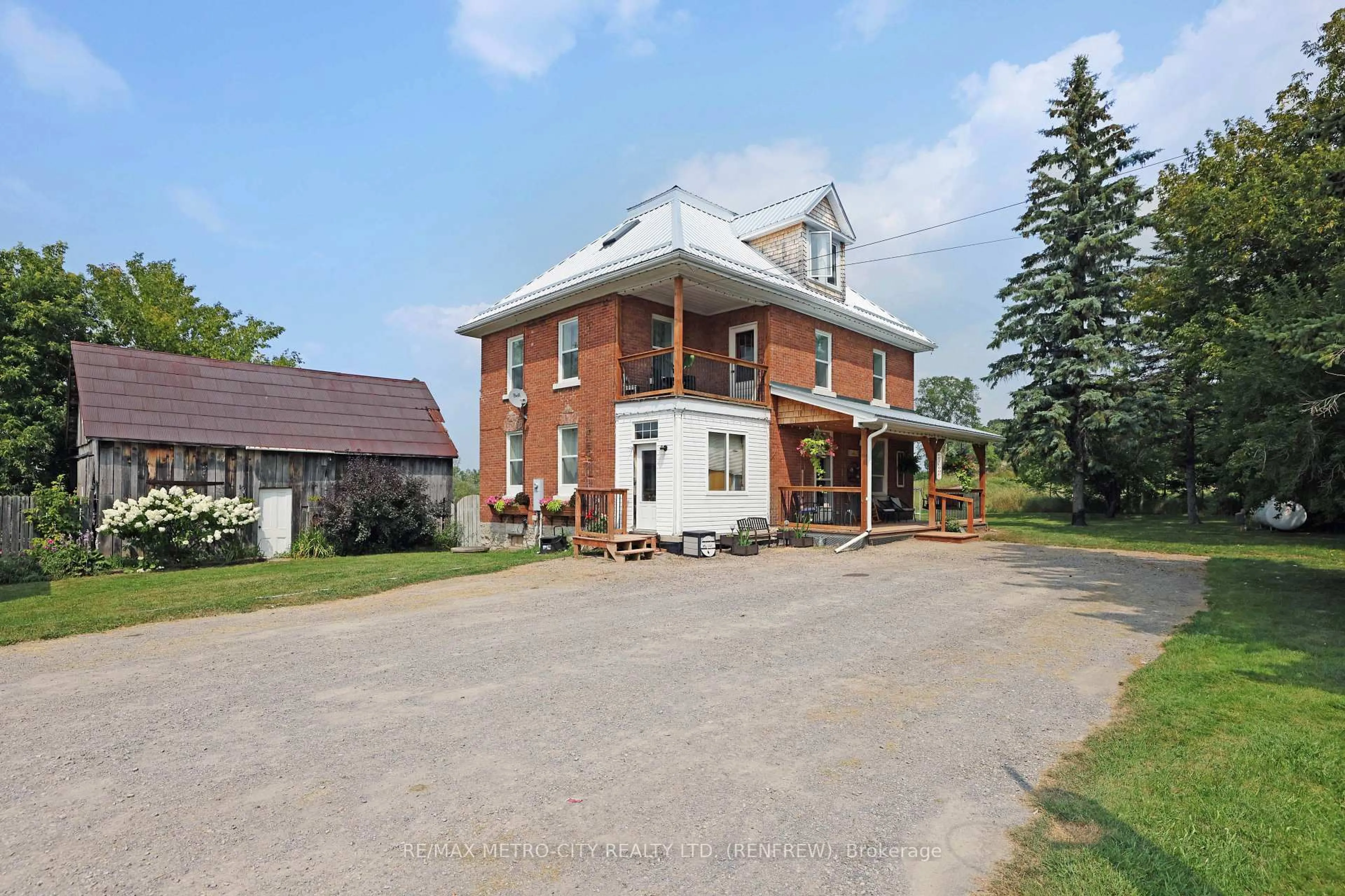 A pic from outside/outdoor area/front of a property/back of a property/a pic from drone, building for 1380 Highway 132 Highway, Renfrew Ontario K7V 3Z5