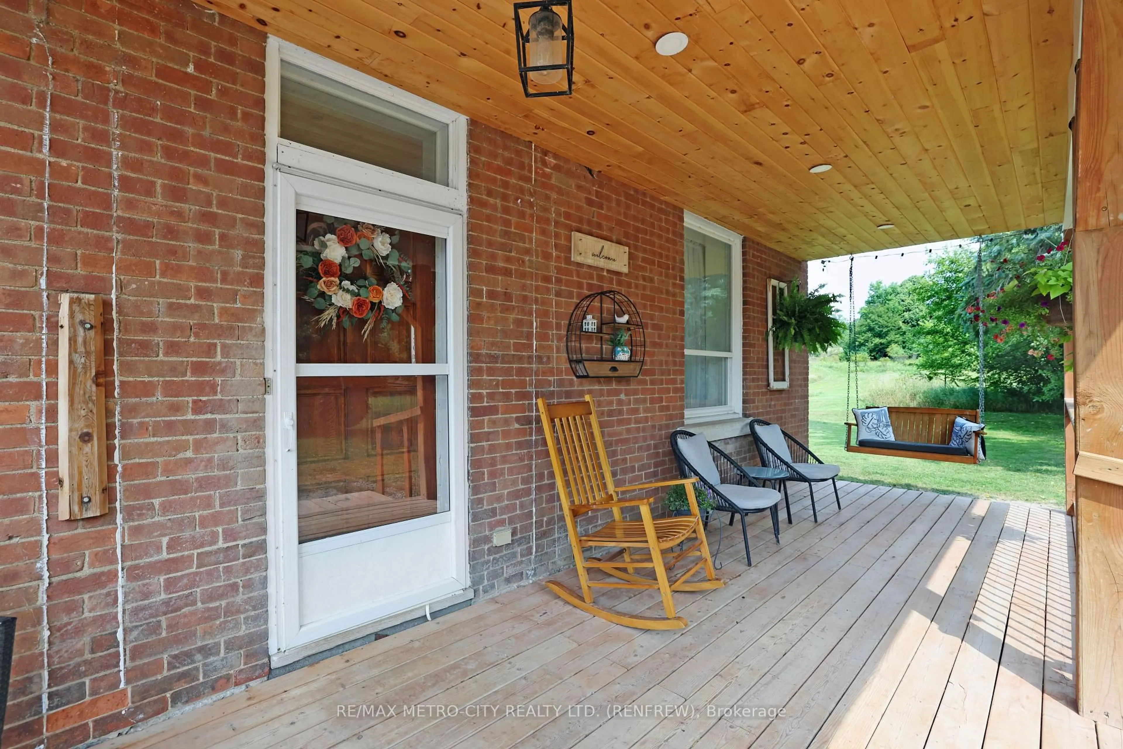 Patio, street for 1380 Highway 132 Highway, Renfrew Ontario K7V 3Z5