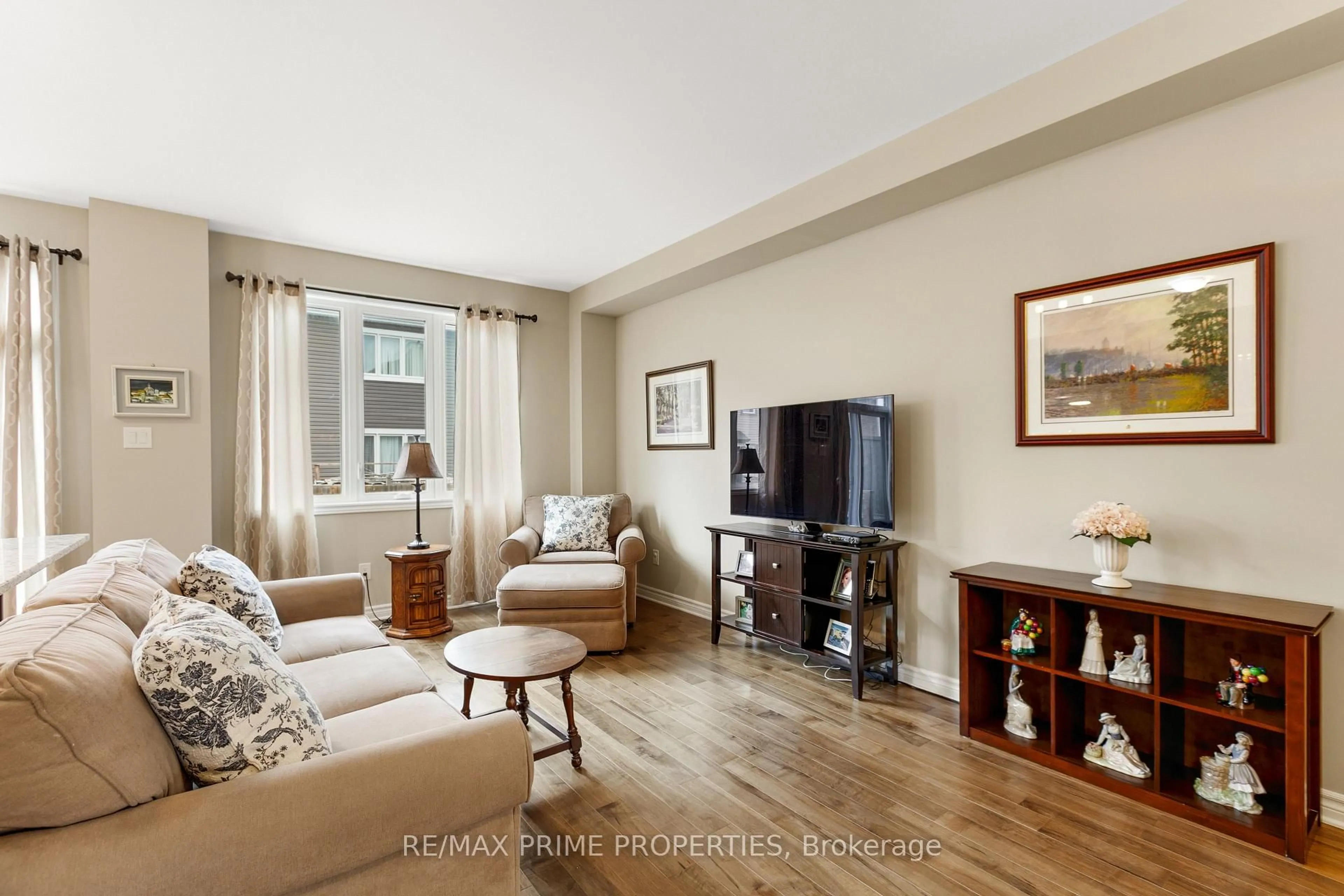 Living room with furniture, unknown for 942 Kilbirnie Dr, Ottawa Ontario K2J 5T9