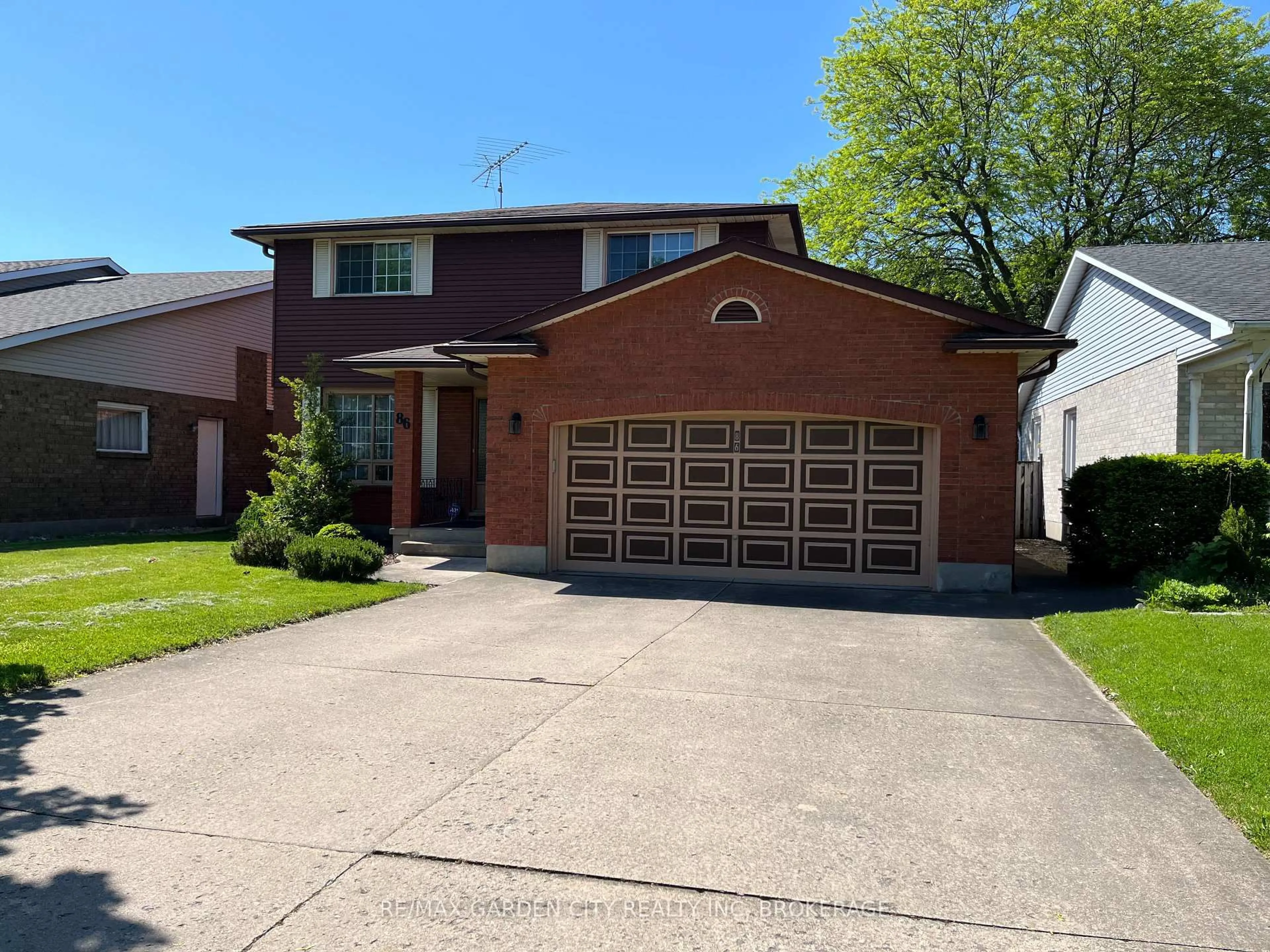 Home with brick exterior material, street for 86 Sawmill Rd, St. Catharines Ontario L2S 3K5