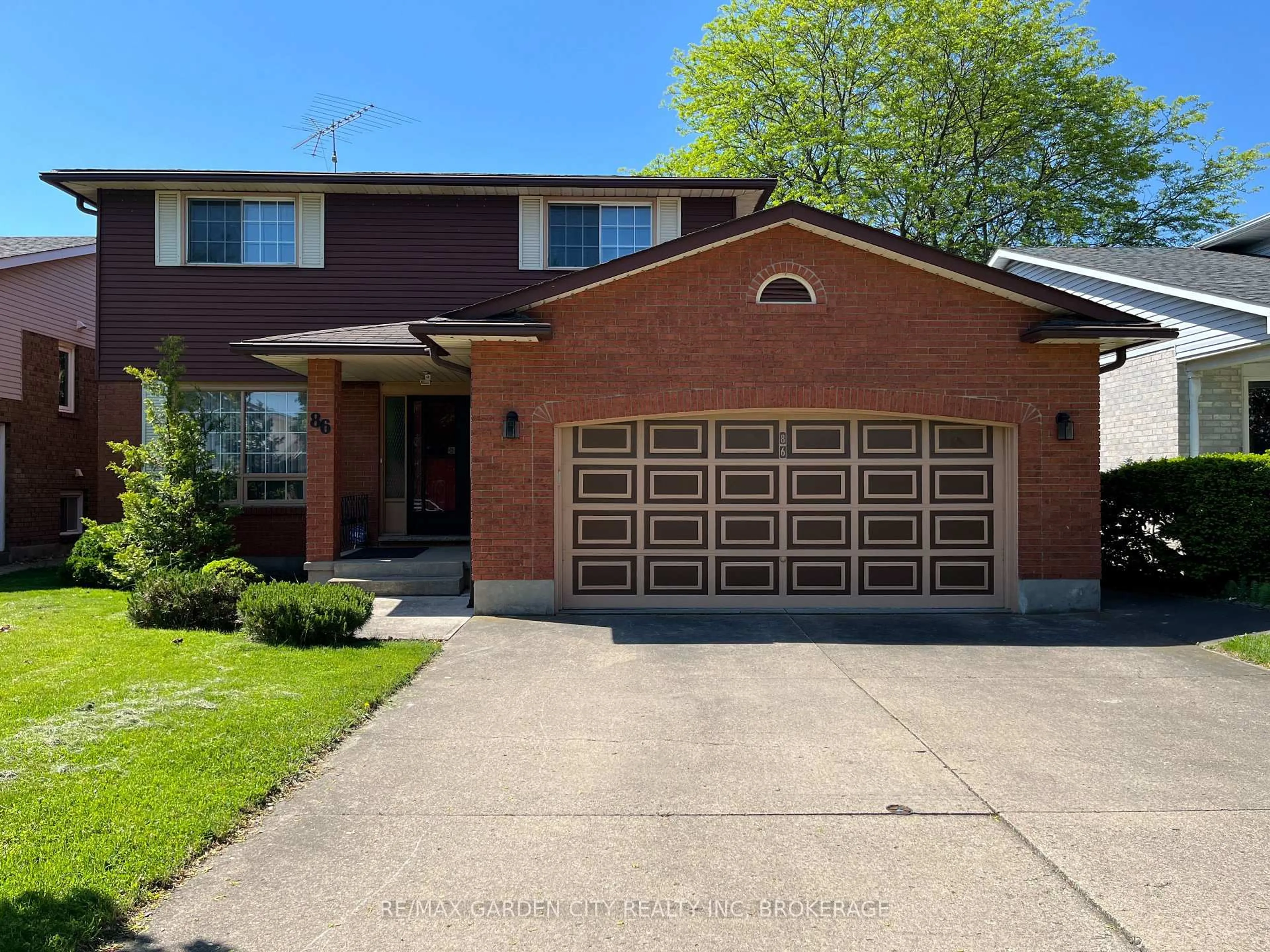 Home with brick exterior material, street for 86 Sawmill Rd, St. Catharines Ontario L2S 3K5