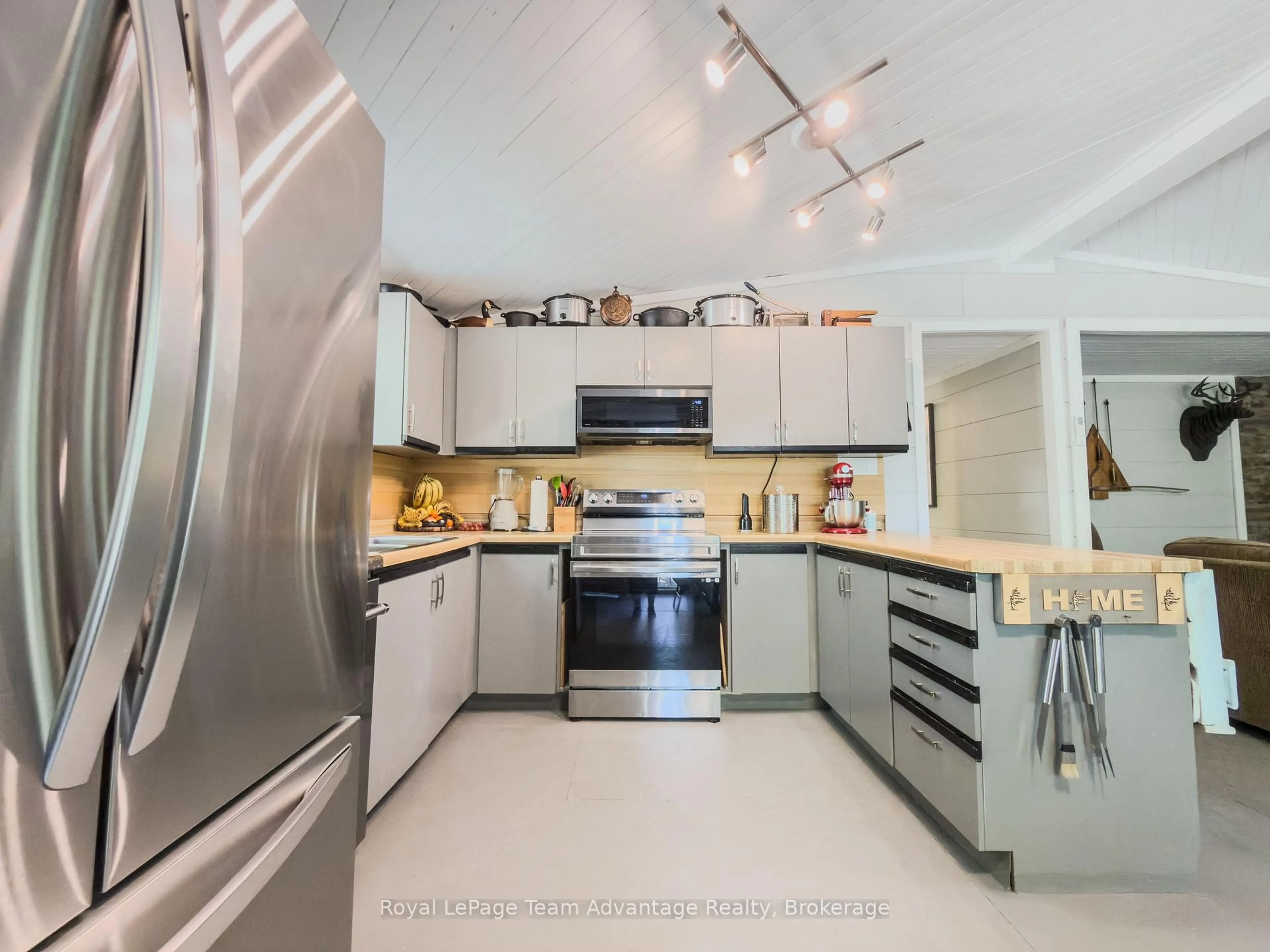 Contemporary kitchen, ceramic/tile floor for 548C East Bear Lake Rd, McMurrich/Monteith Ontario P0A 1Y0